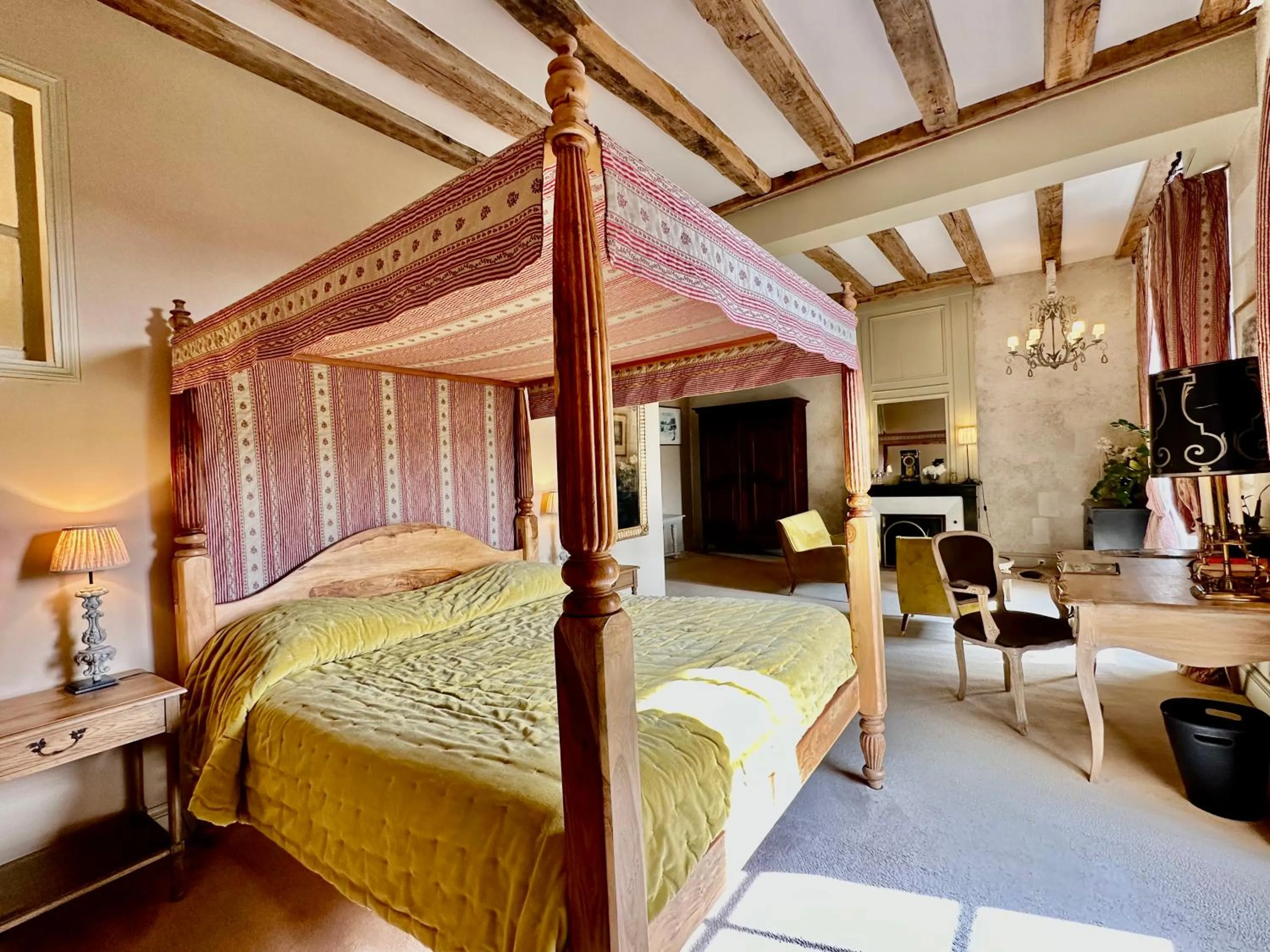 Bed in Chateau des Arpentis
