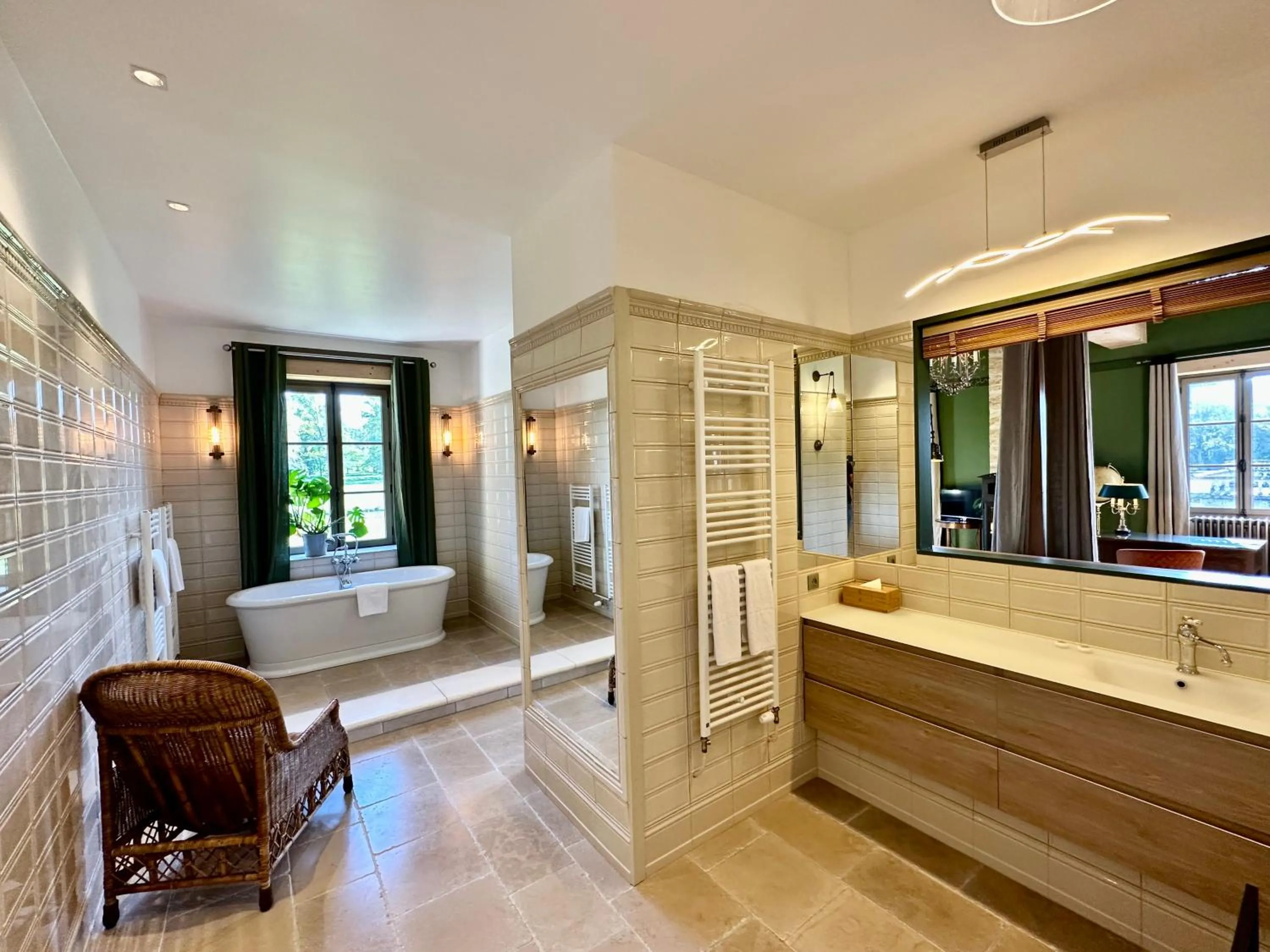 Shower in Chateau des Arpentis