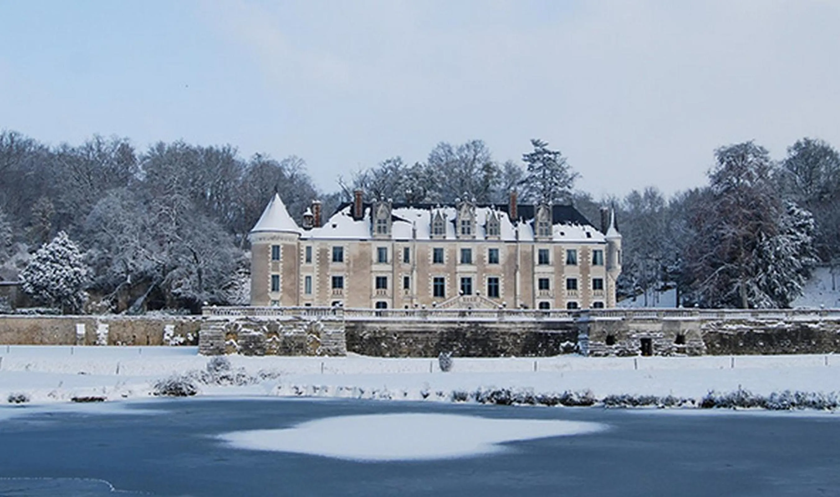 Facade/entrance in Chateau des Arpentis