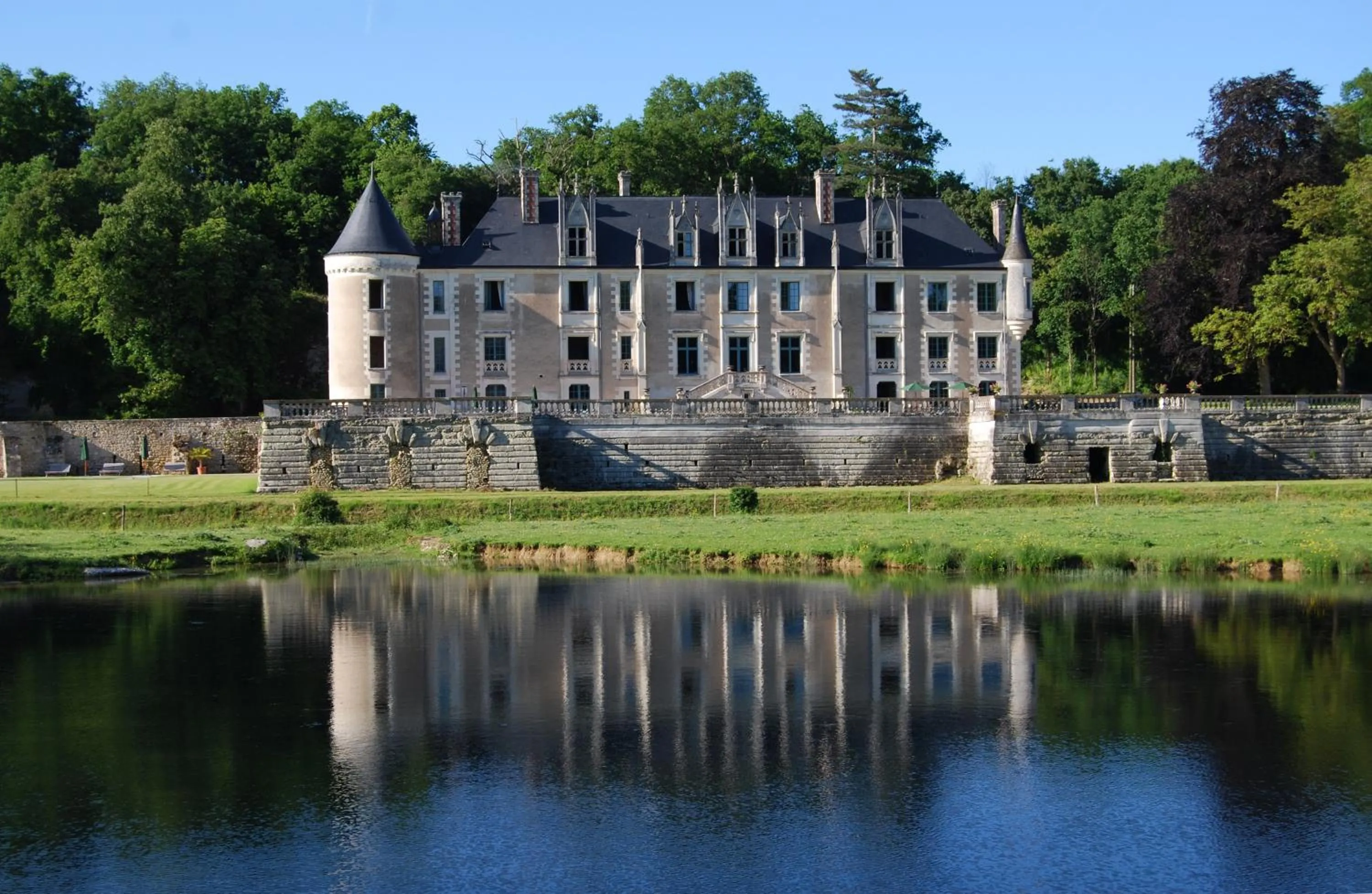 Facade/entrance in Chateau des Arpentis
