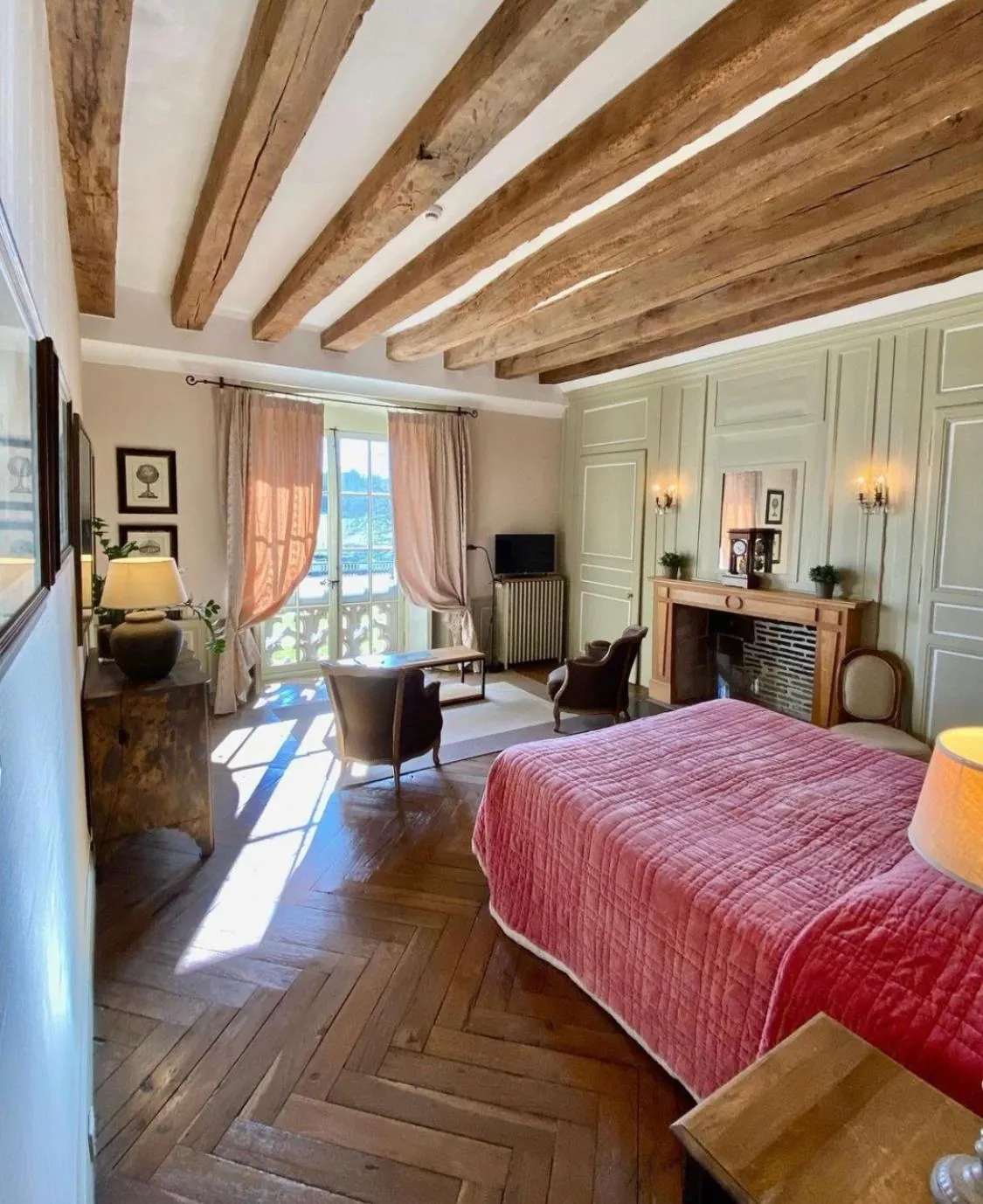 Bed in Chateau des Arpentis