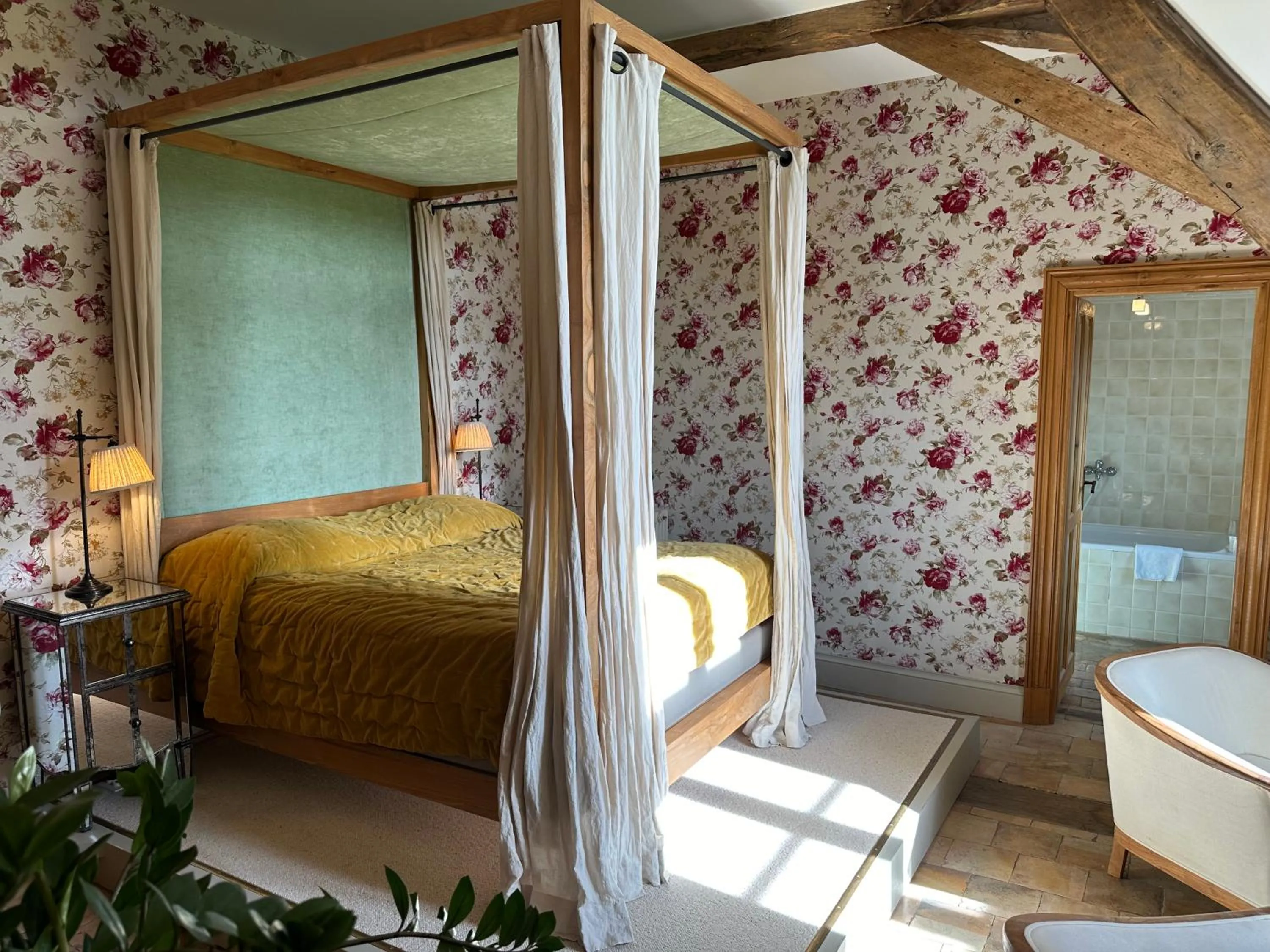 Bed in Chateau des Arpentis