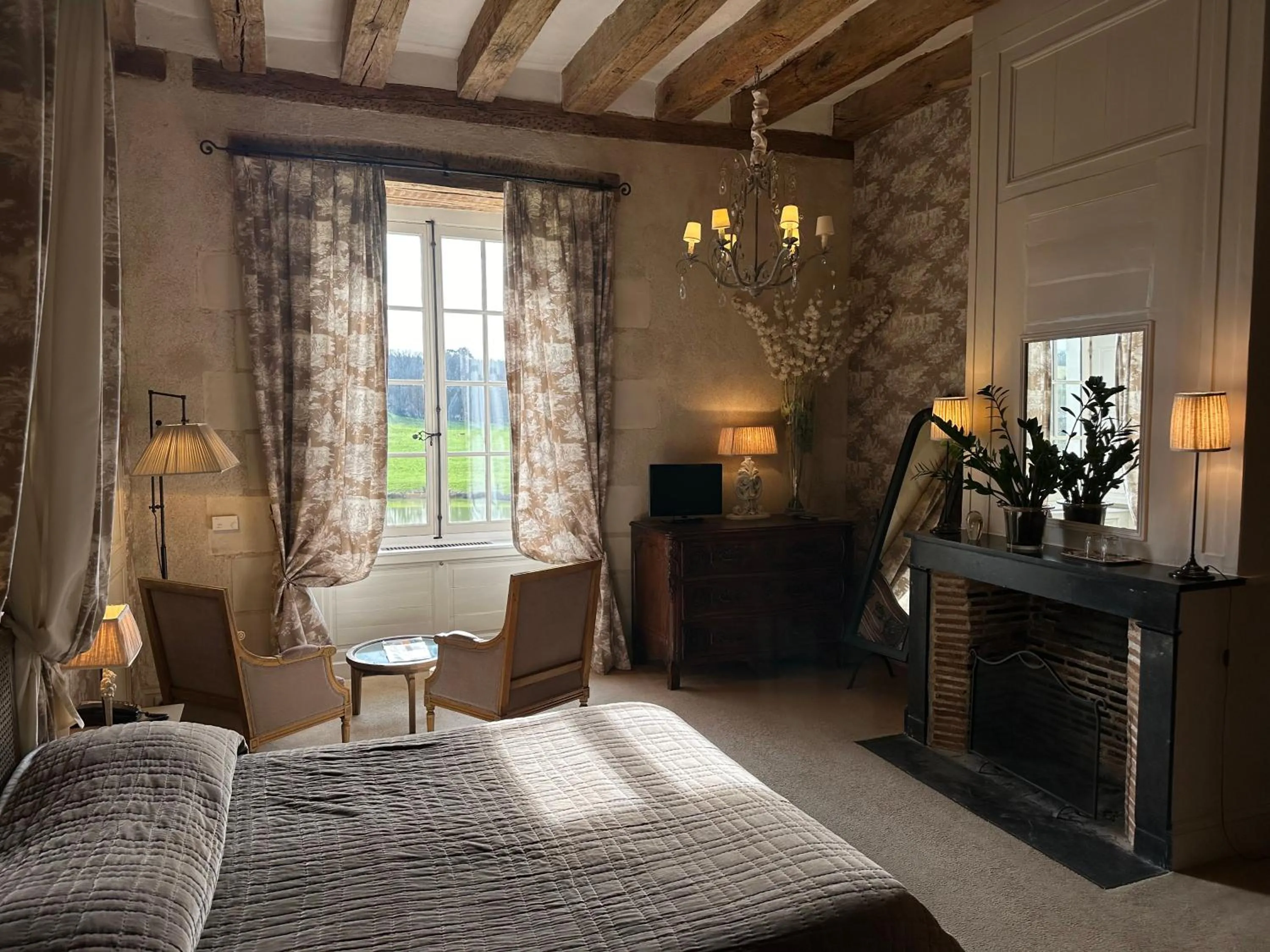 Bedroom, Bed in Chateau des Arpentis