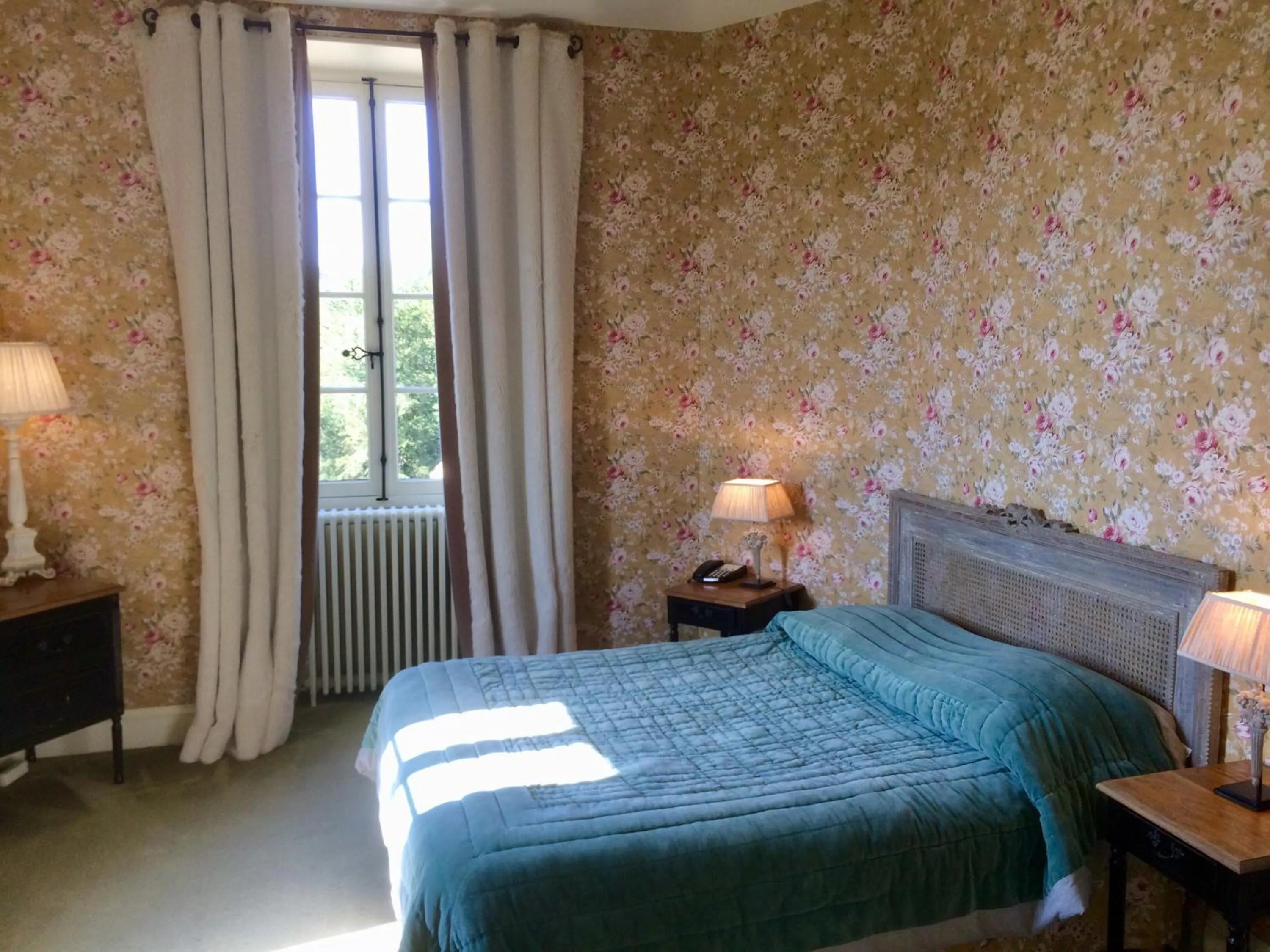 Bedroom, Bed in Chateau des Arpentis