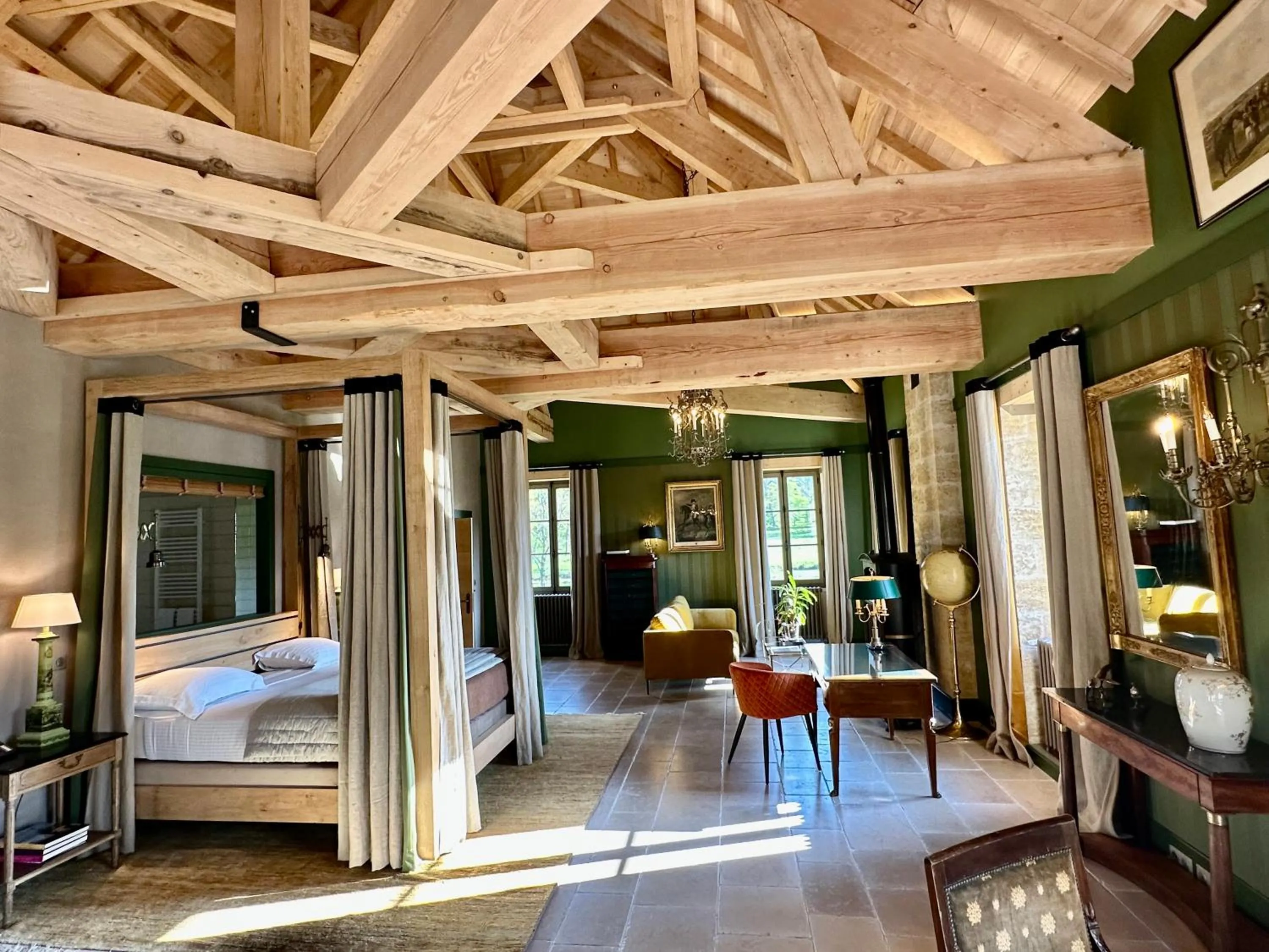 Bed in Chateau des Arpentis