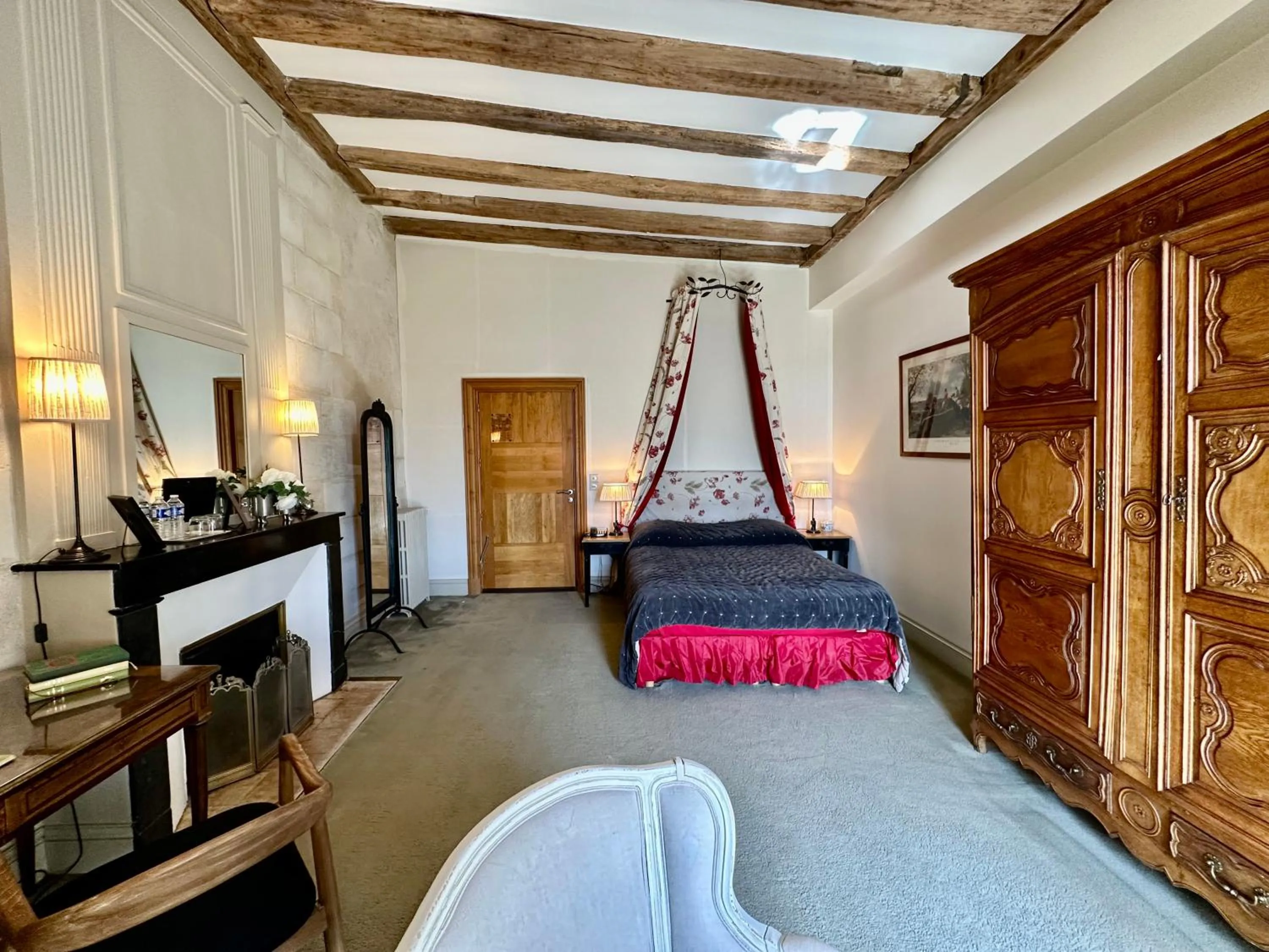 Bedroom, Bed in Chateau des Arpentis