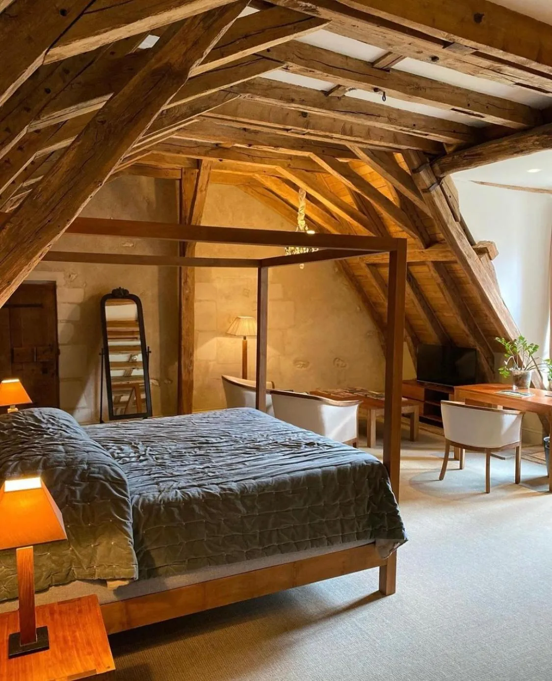 Bed in Chateau des Arpentis