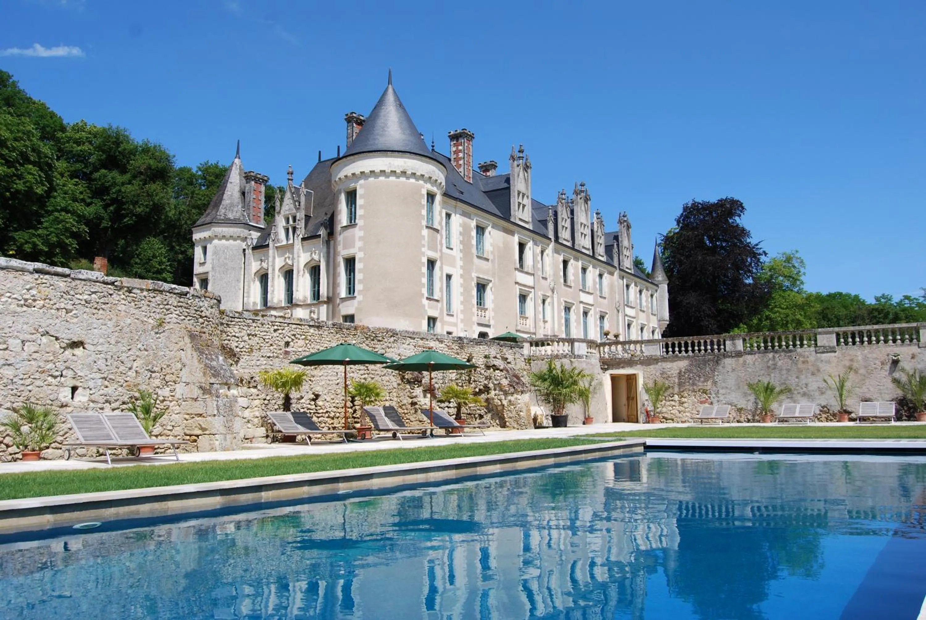Spring in Chateau des Arpentis