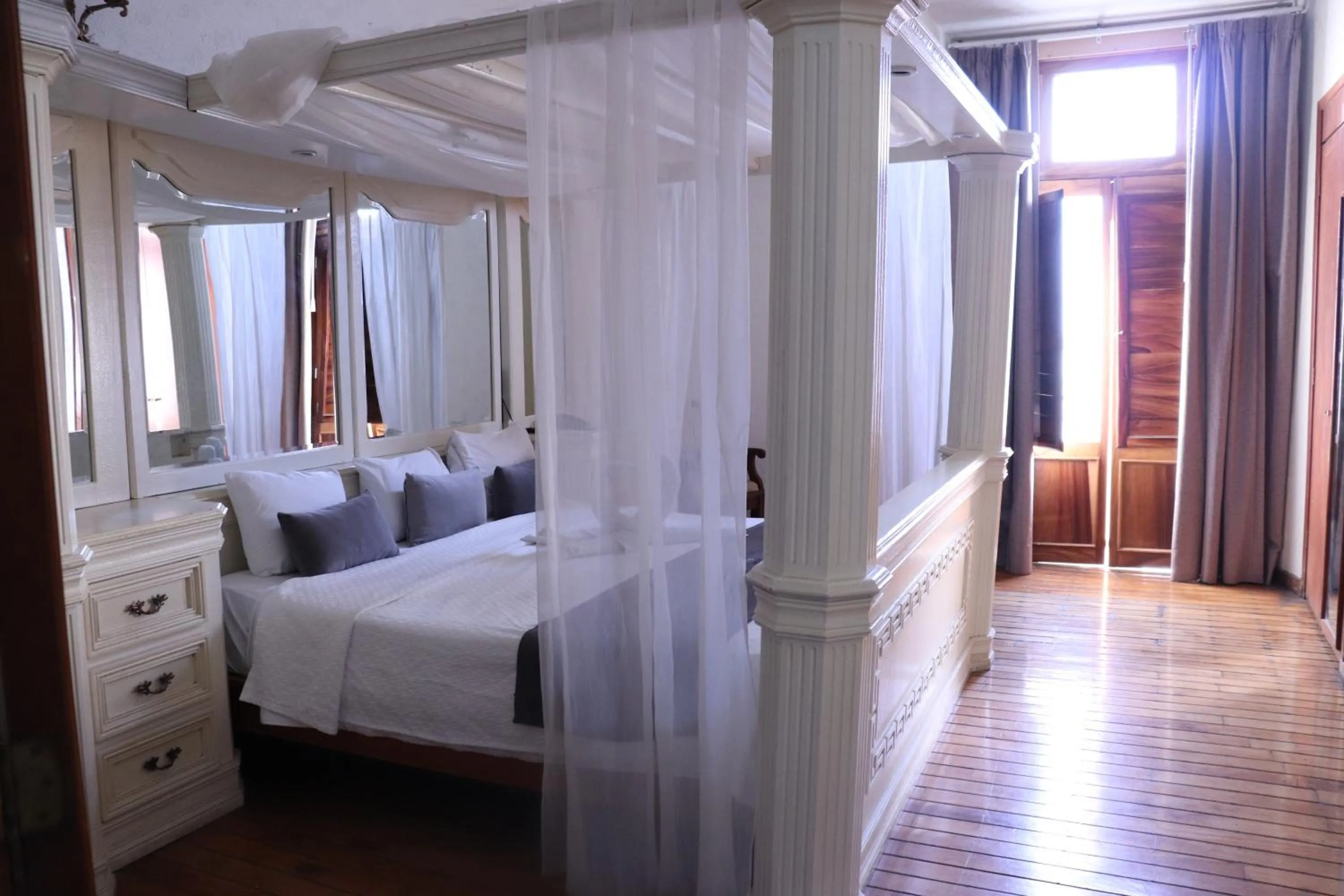 Bed in Hotel Frances