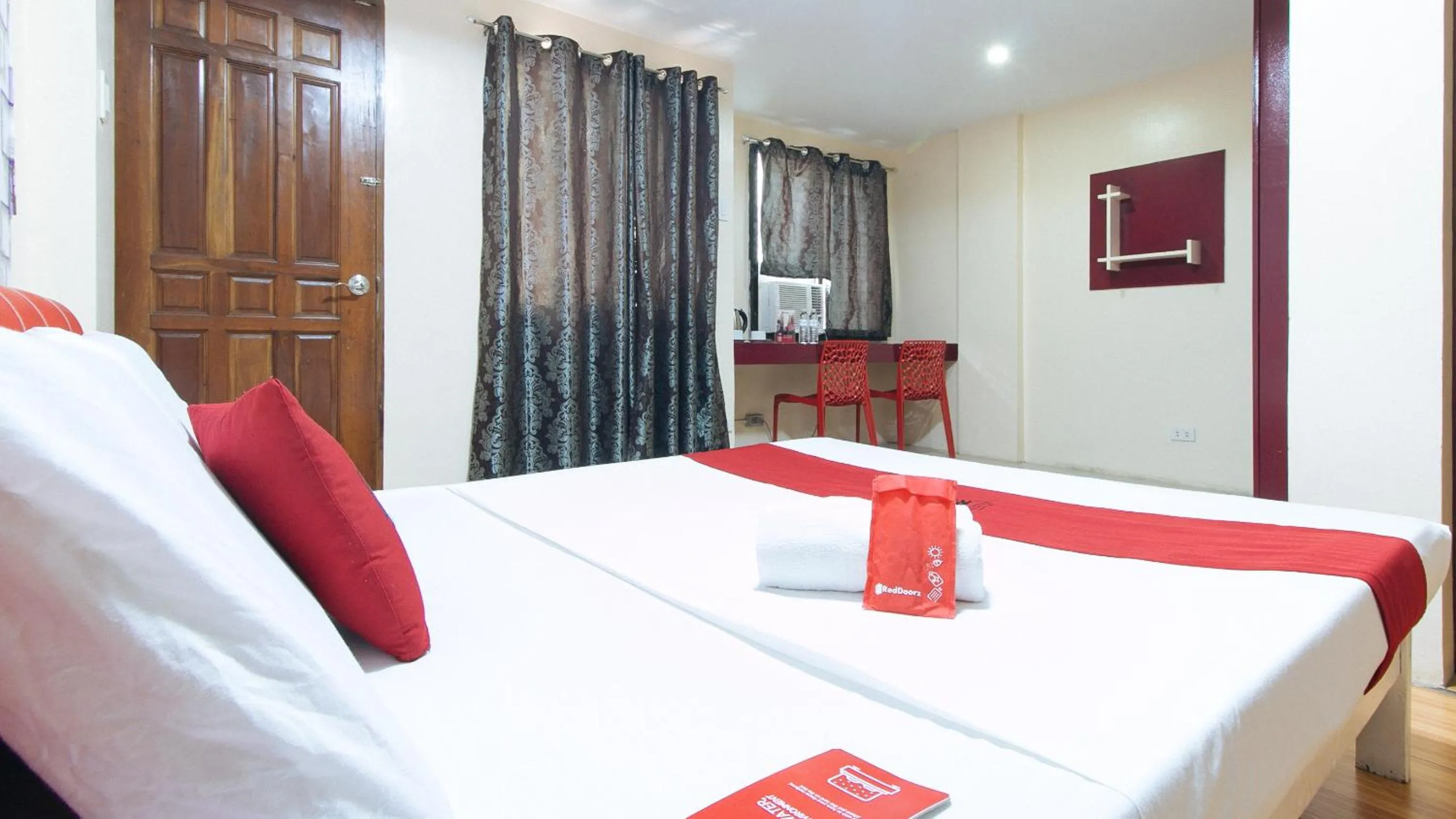 Photo of the whole room in RedDoorz at DBuilders Rooms Ph2 Taguig