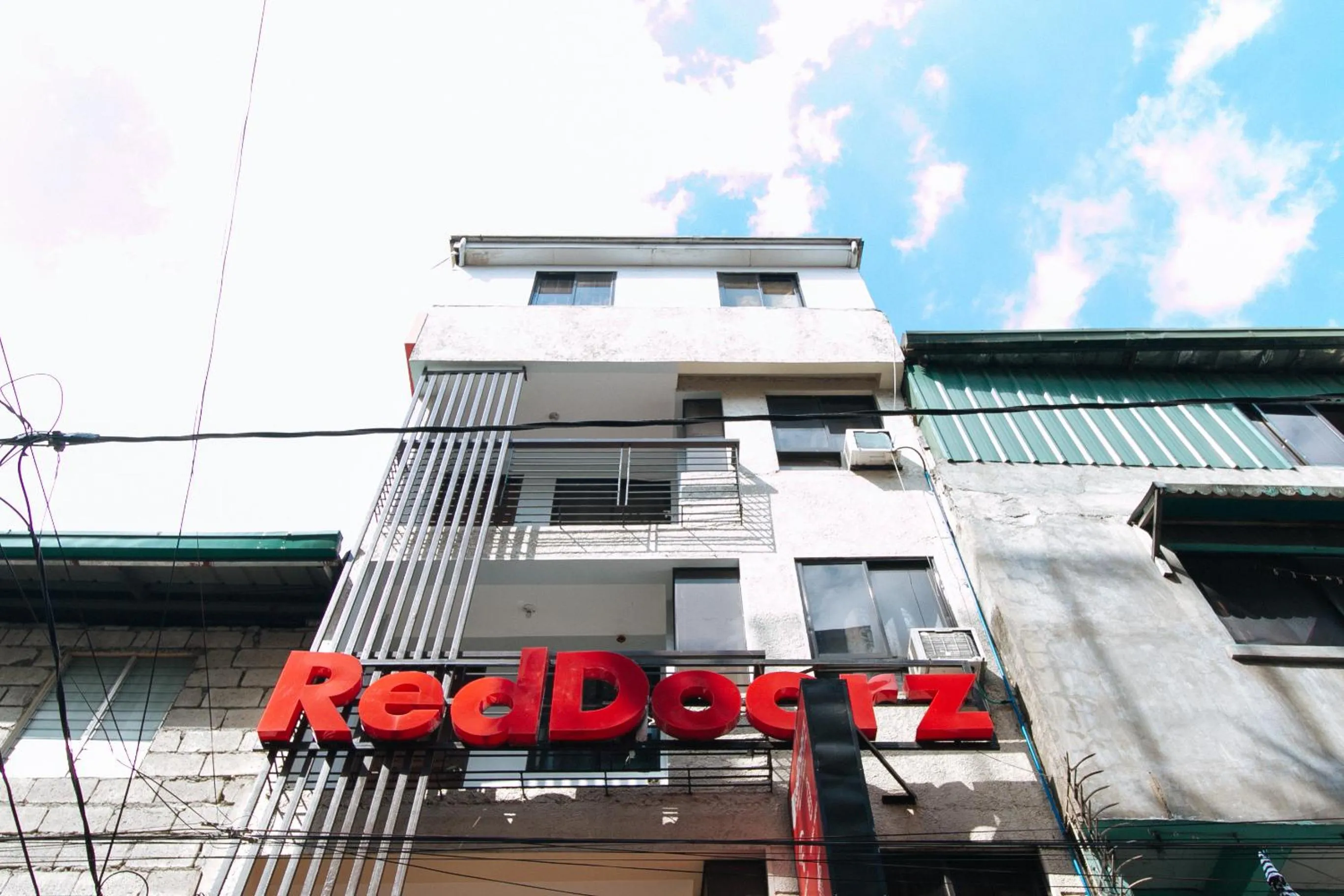 Property building in RedDoorz at DBuilders Rooms Ph2 Taguig
