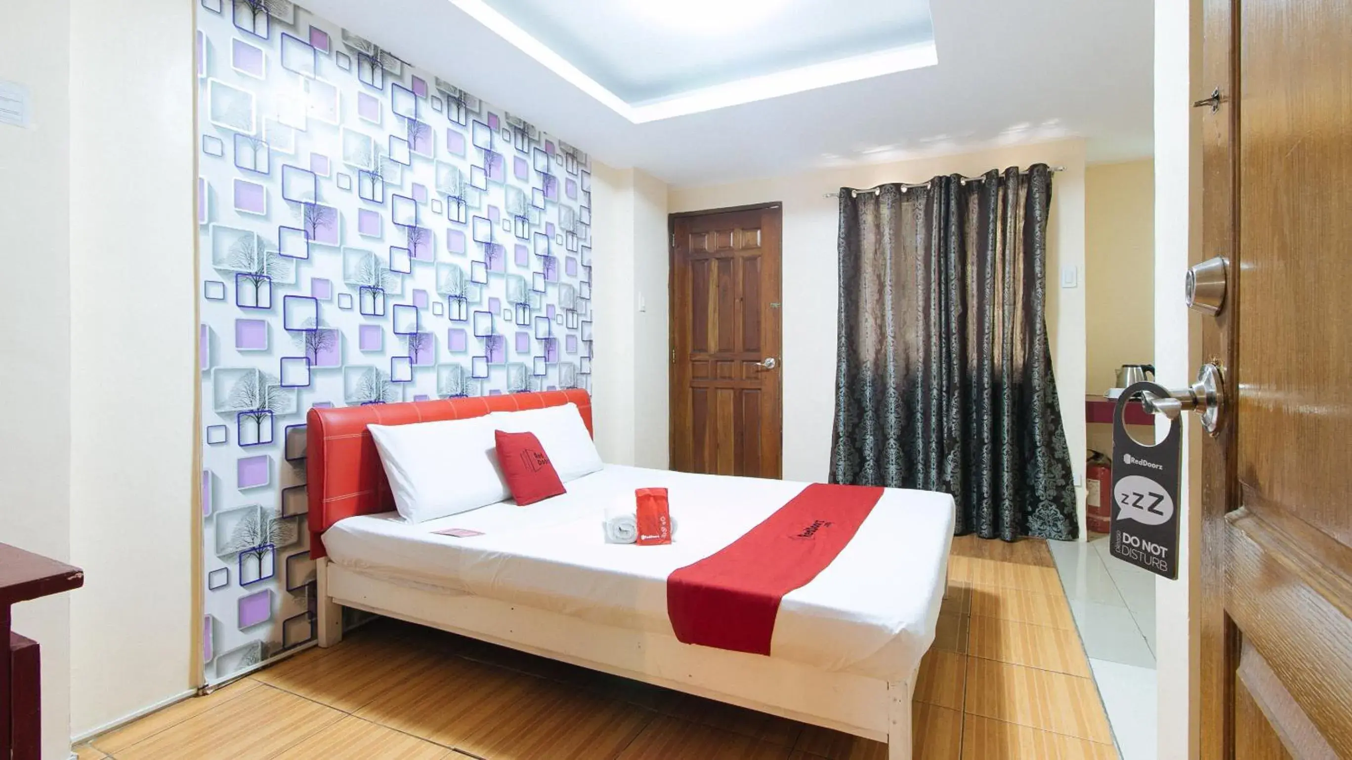 Bedroom, Bed in RedDoorz at DBuilders Rooms Ph2 Taguig Bedroom, Bed in RedDoorz at DBuilders Rooms Ph2 Taguig