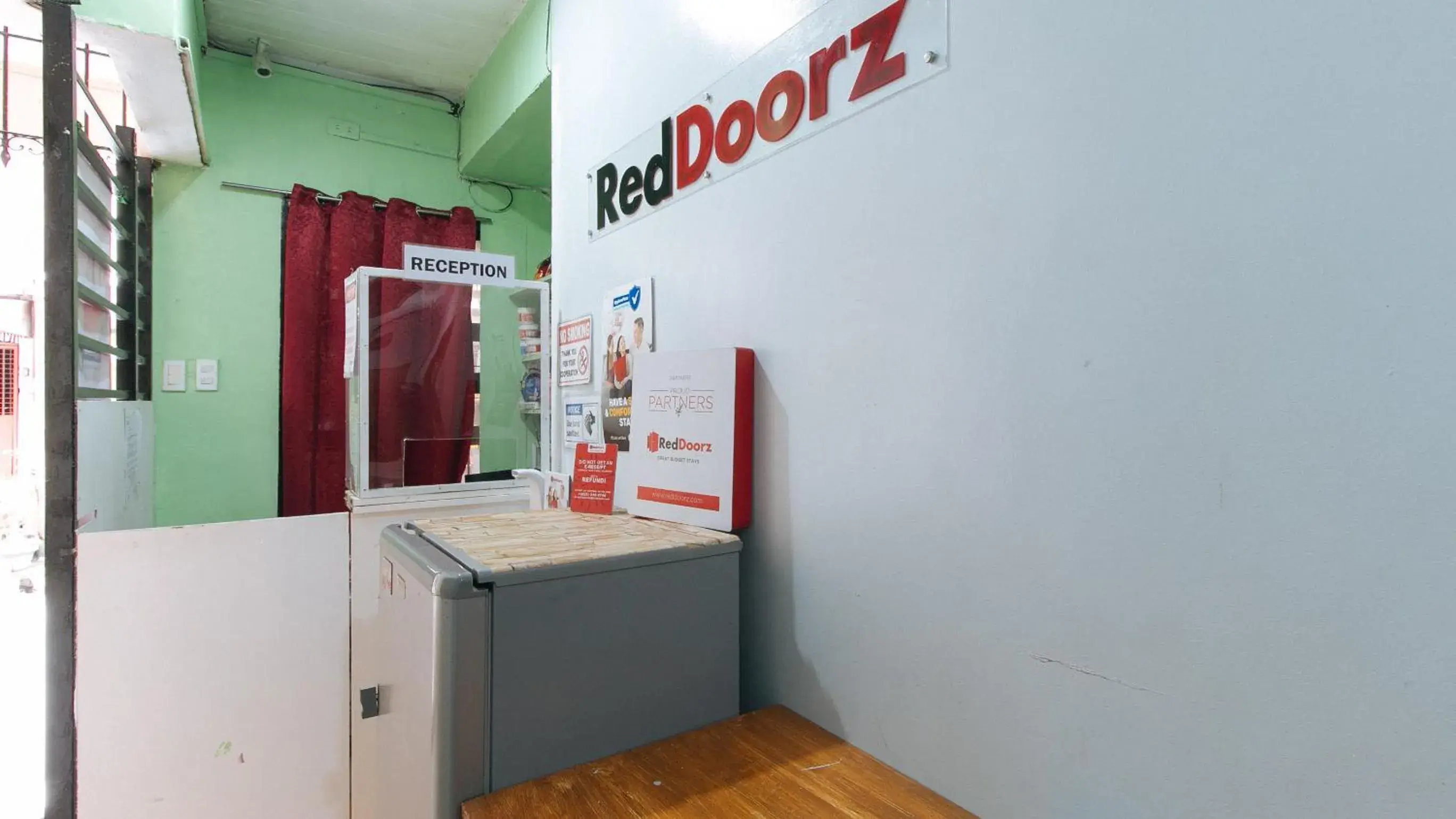 Lobby or reception in RedDoorz at DBuilders Rooms Ph2 Taguig Lobby or reception in RedDoorz at DBuilders Rooms Ph2 Taguig