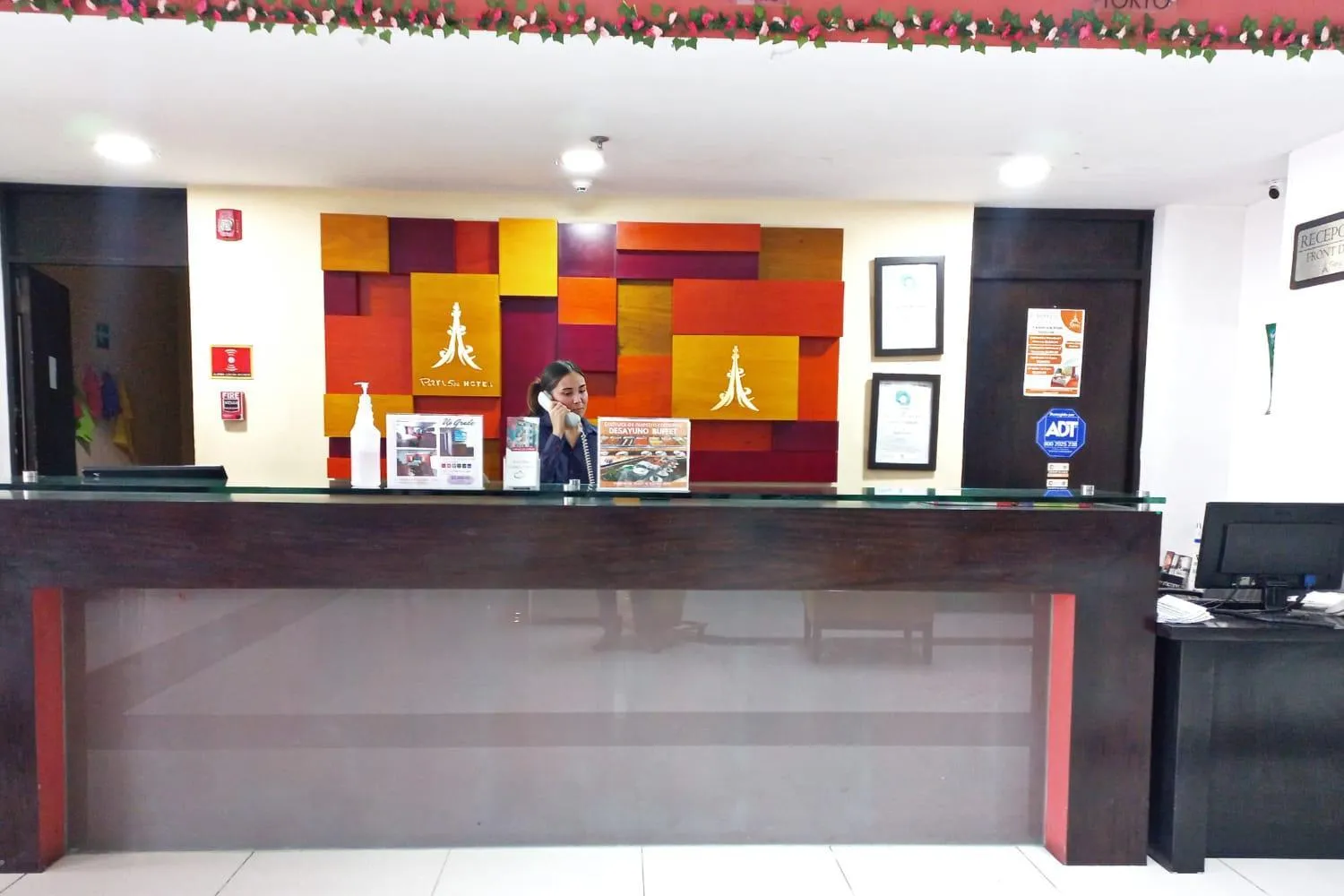 Lobby or reception in Paris FC Hotel