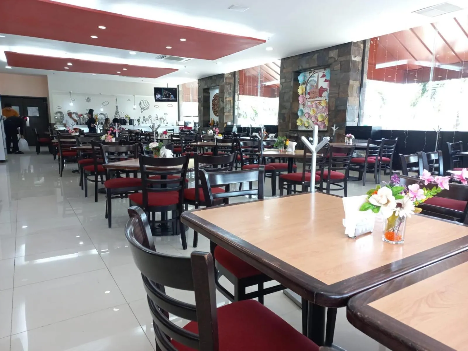 Restaurant/places to eat in Paris FC Hotel