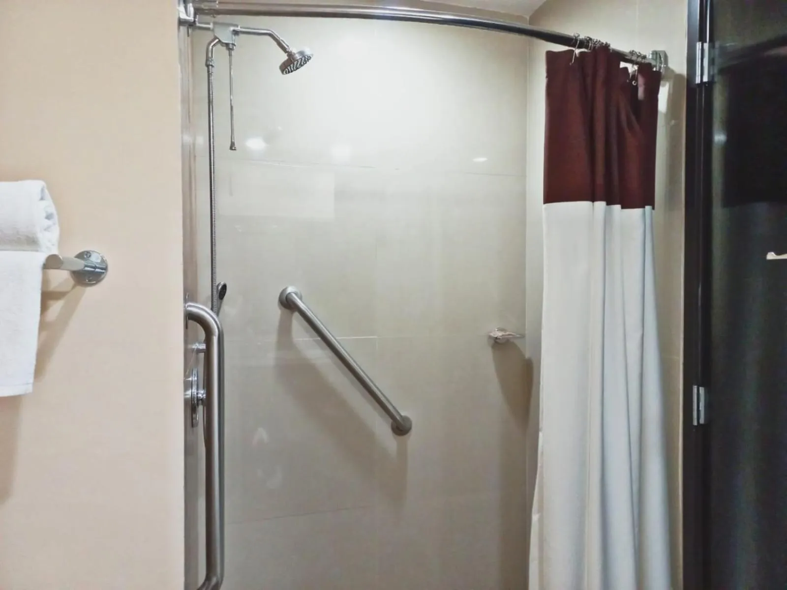 Shower in Paris FC Hotel