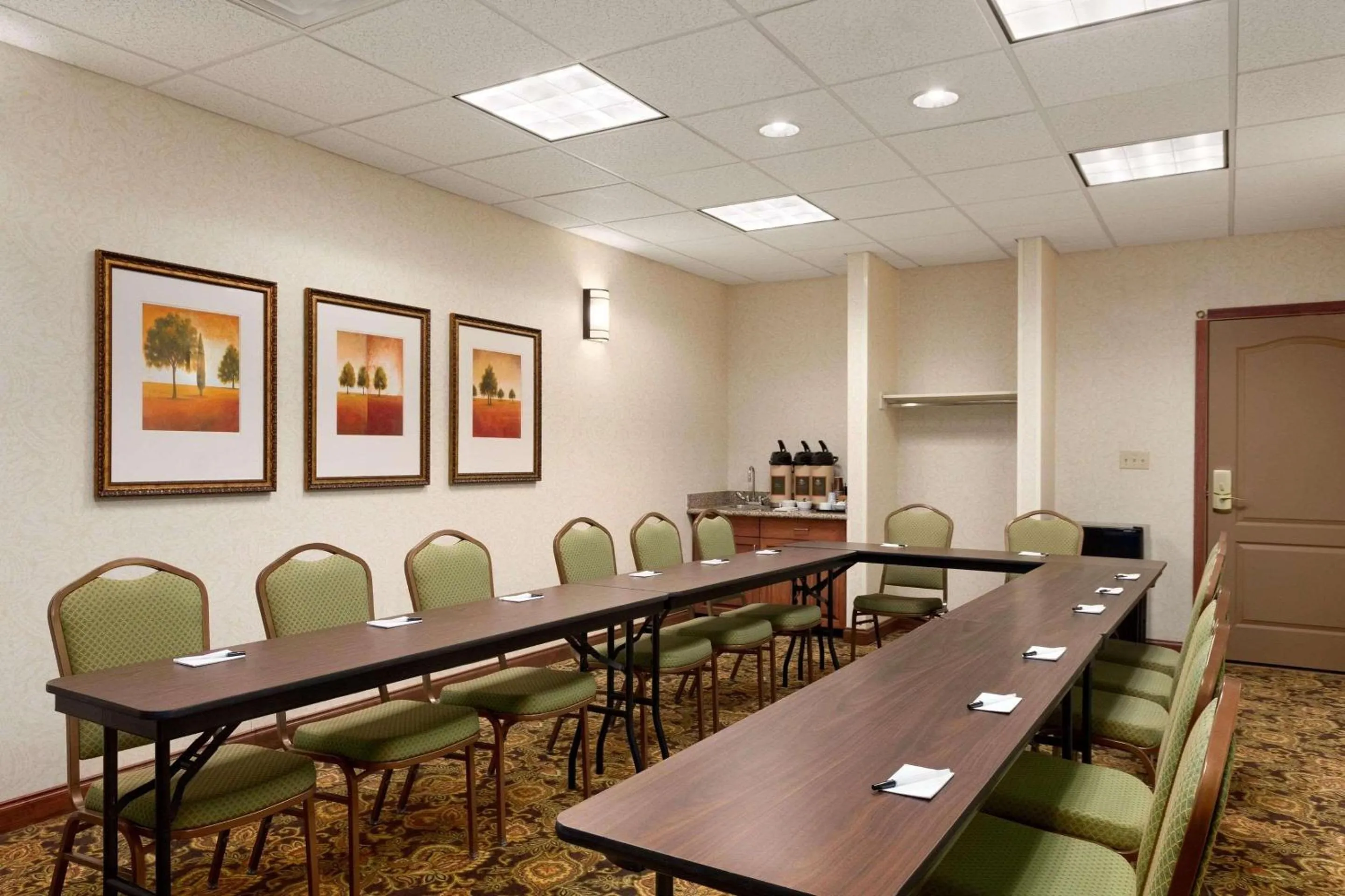 Meeting/conference room in Country Inn & Suites by Radisson, Washington at Meadowlands, PA