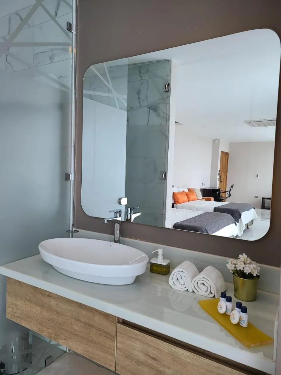 Bathroom, Bed in Hotel Perla Spondylus