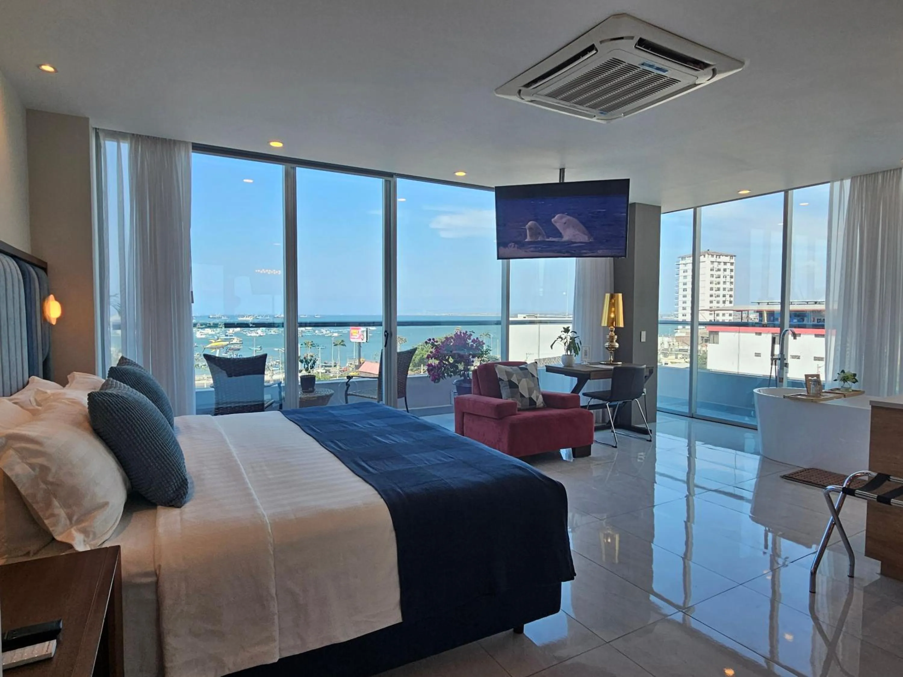 Photo of the whole room, Bed in Hotel Perla Spondylus