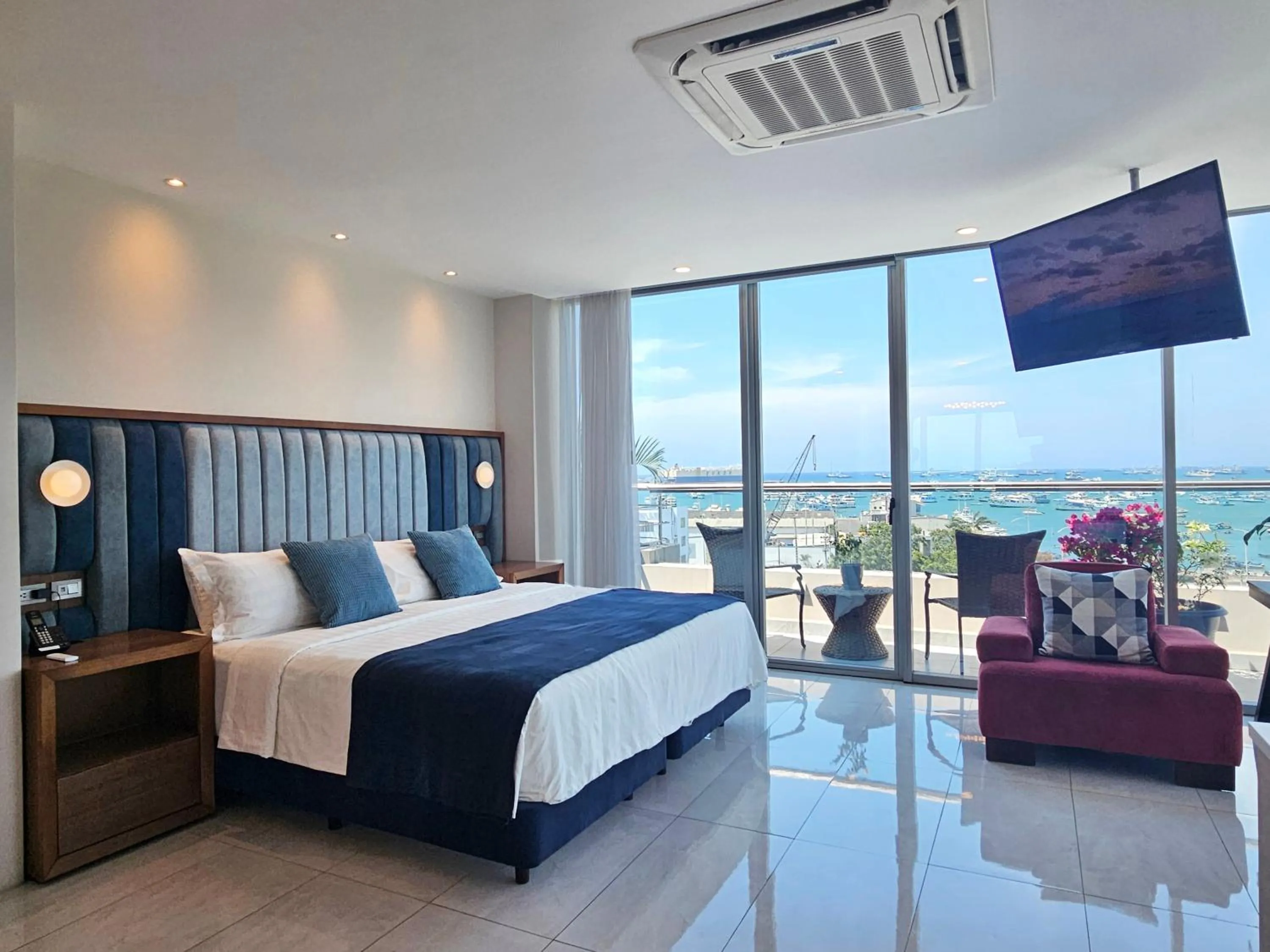 Bed in Hotel Perla Spondylus