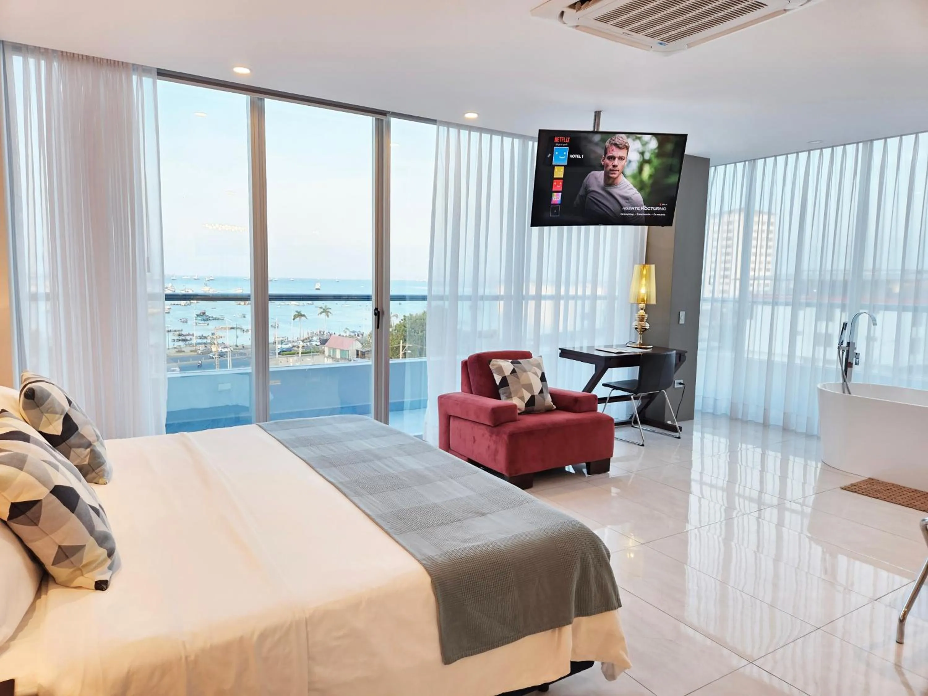 King Suite with Ocean View in Hotel Perla Spondylus