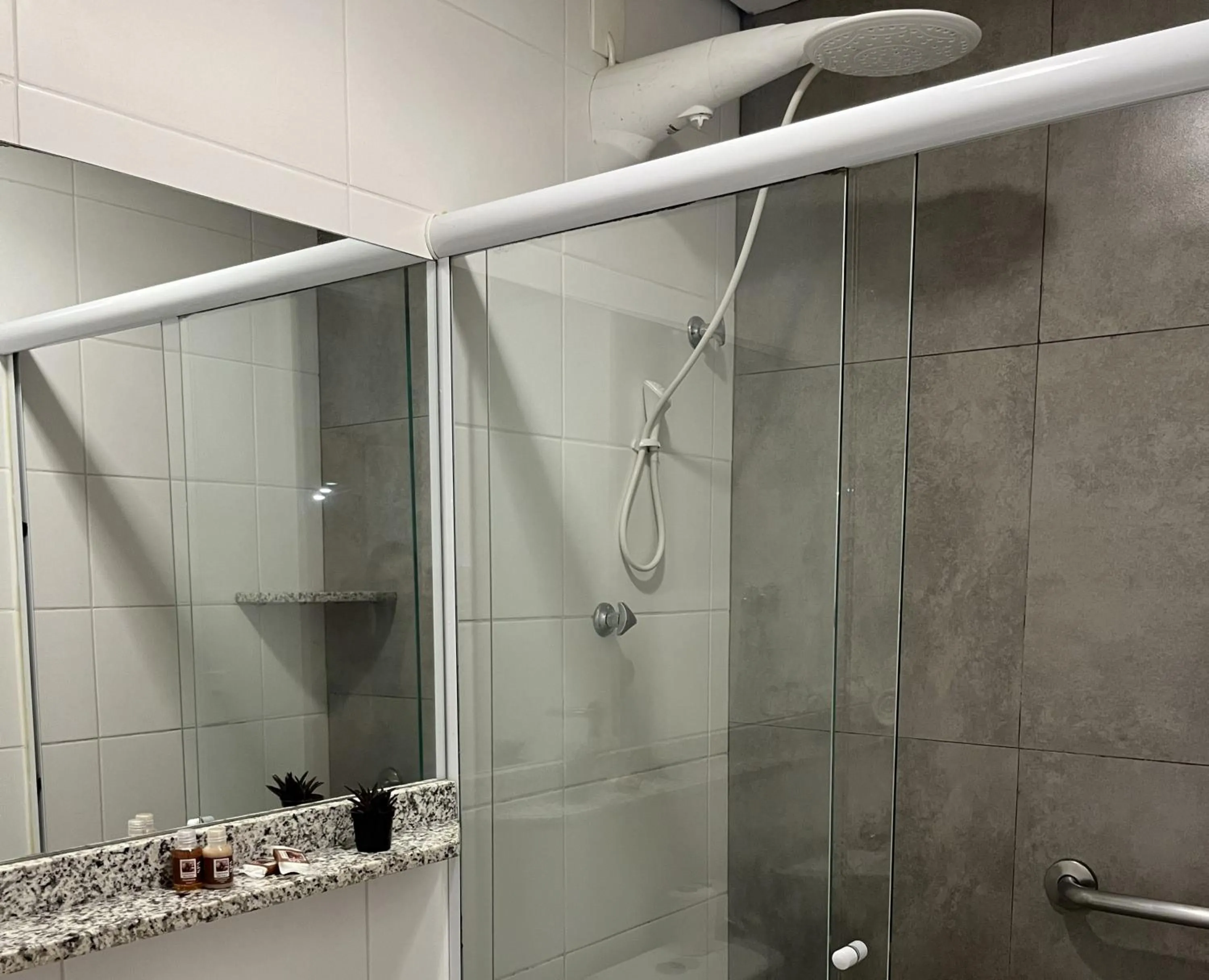 Shower in Hotel Flat Itaipava