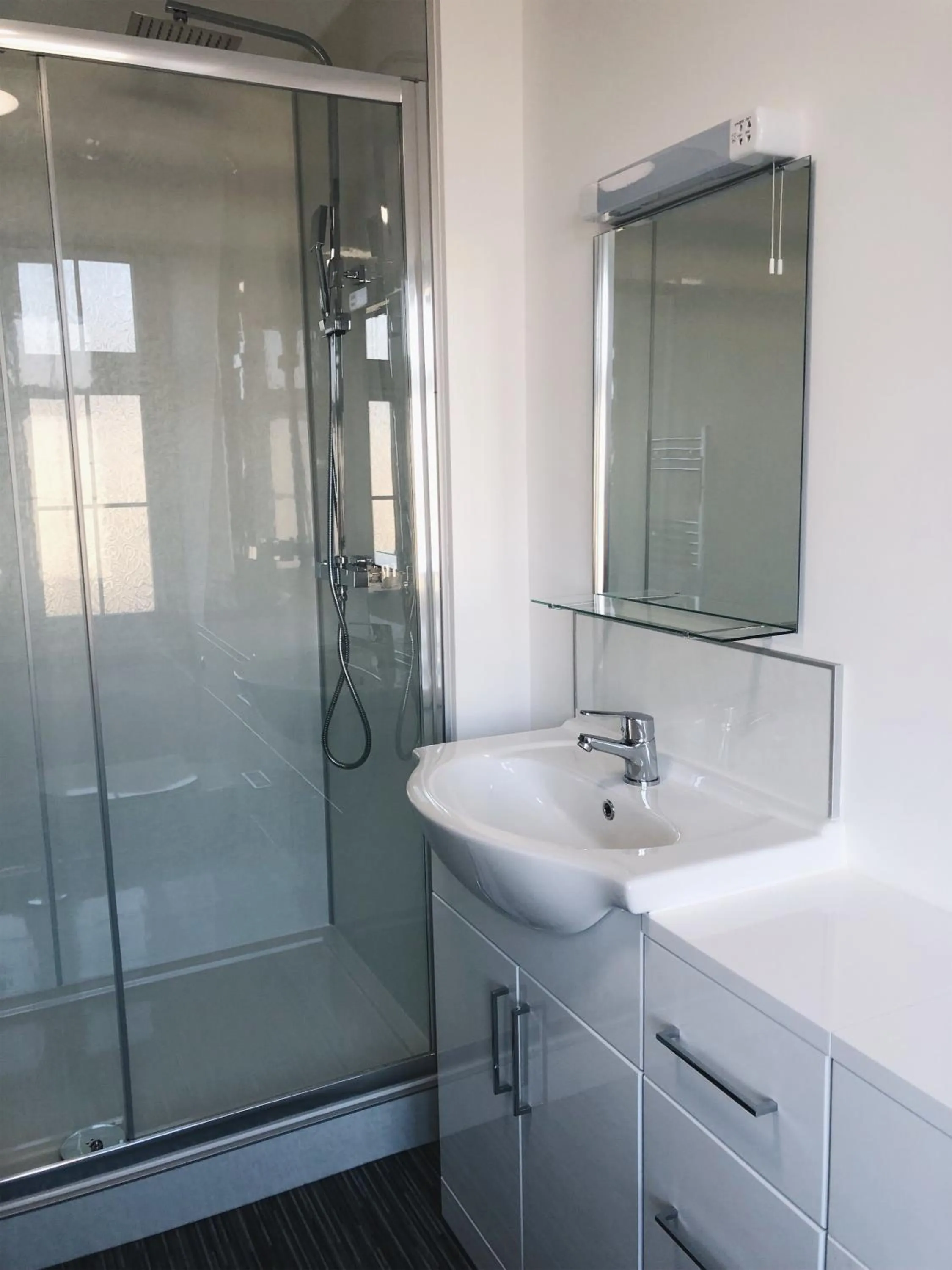 Bathroom in Endsleigh Park Hotel