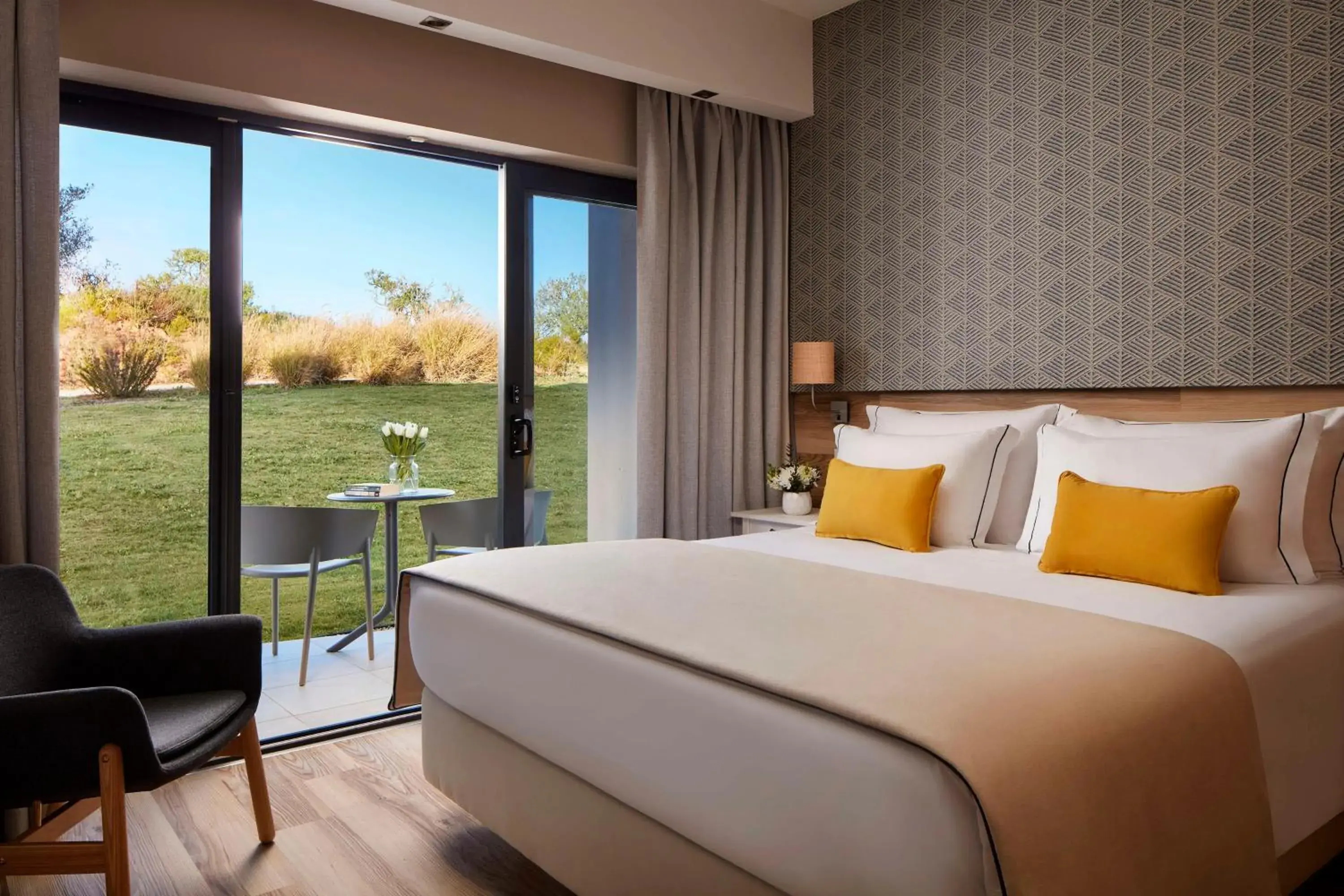 Bedroom, Bed in Tivoli Alvor Algarve - All Inclusive Resort Bedroom, Bed in Tivoli Alvor Algarve - All Inclusive Resort