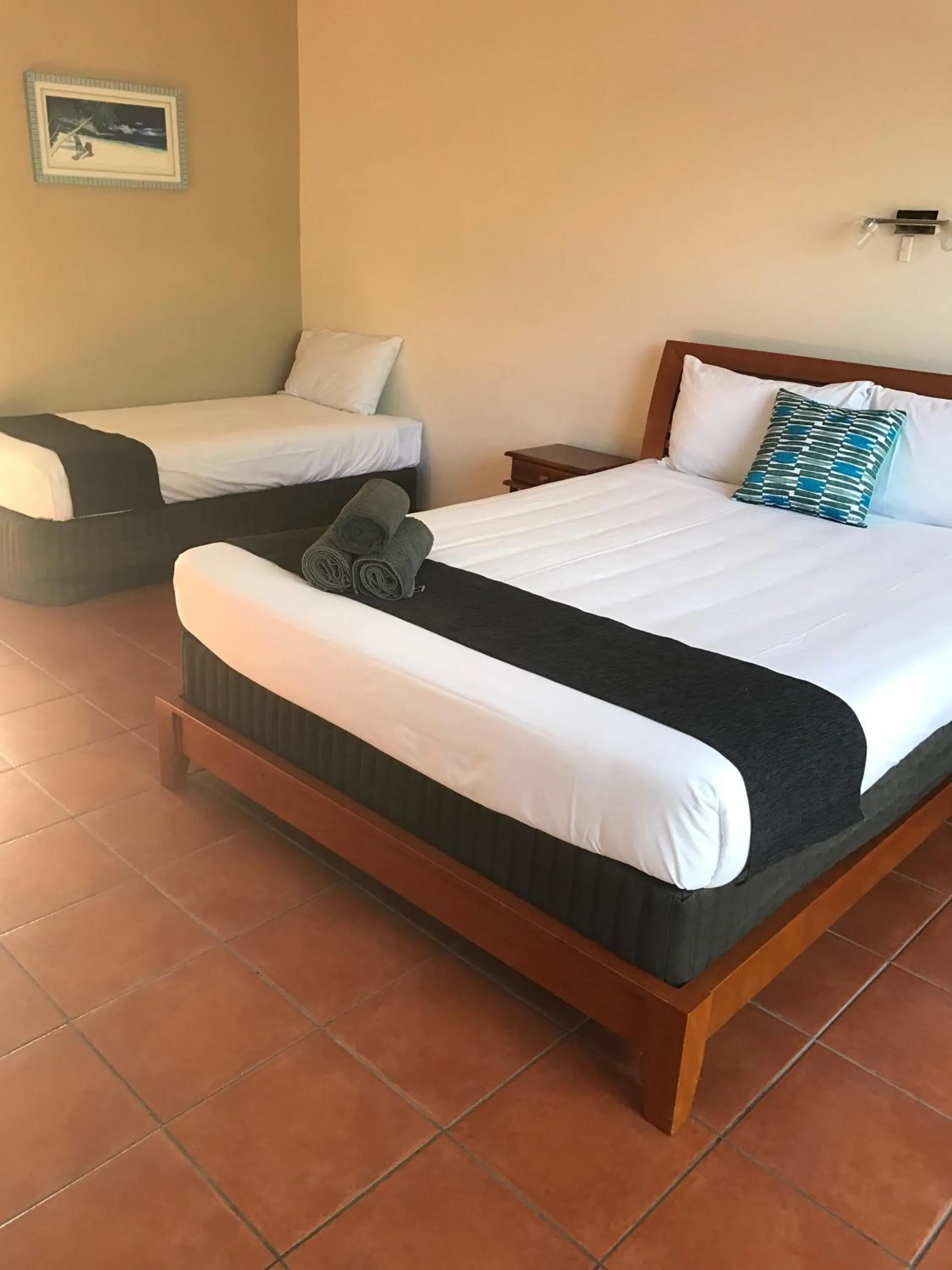 Bed in Birch Motel Bowen Previously Known as Bowen Arrow Motel