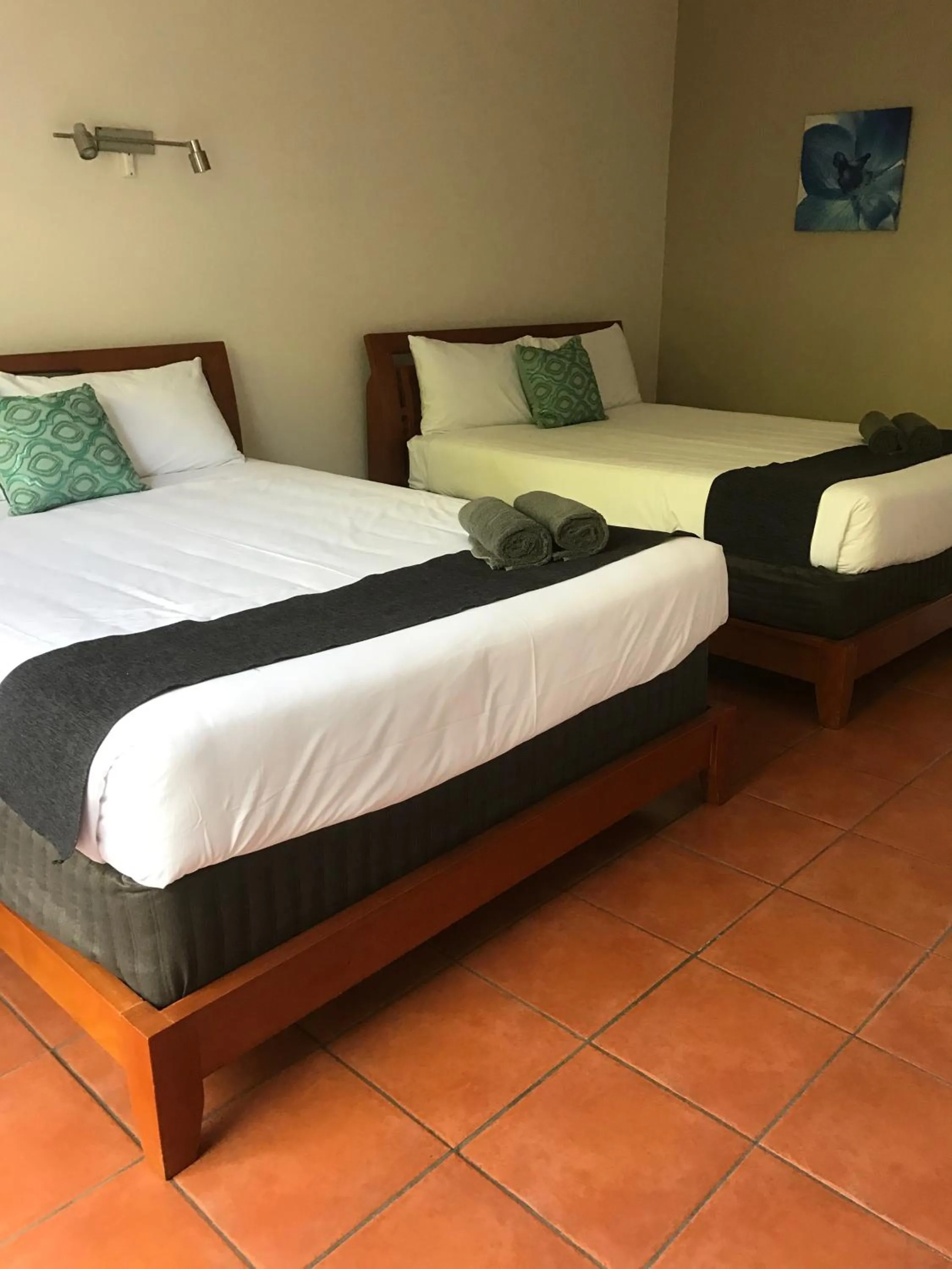 Bedroom, Bed in Birch Motel Bowen Previously Known as Bowen Arrow Motel