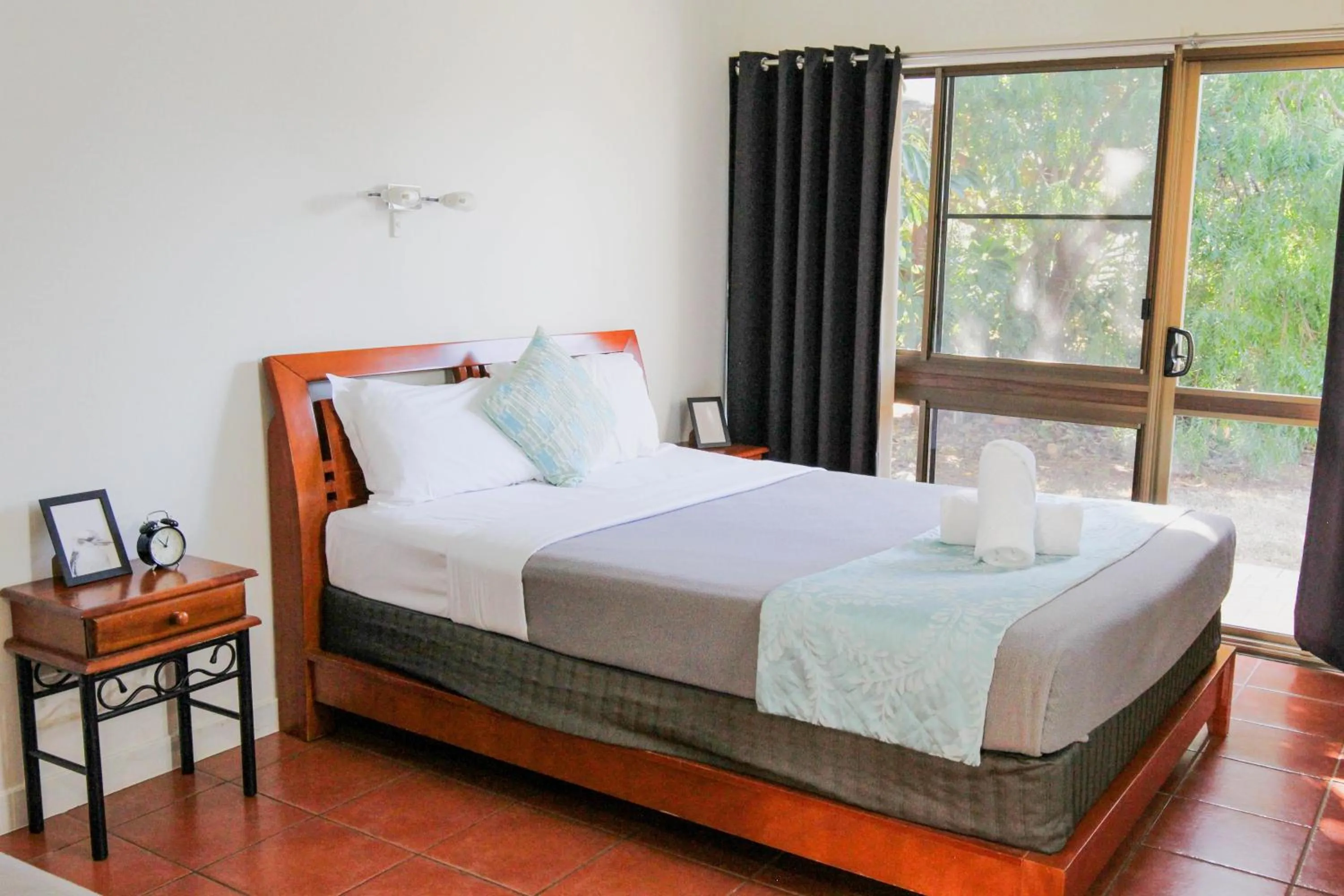 Bed in Birch Motel Bowen Previously Known as Bowen Arrow Motel