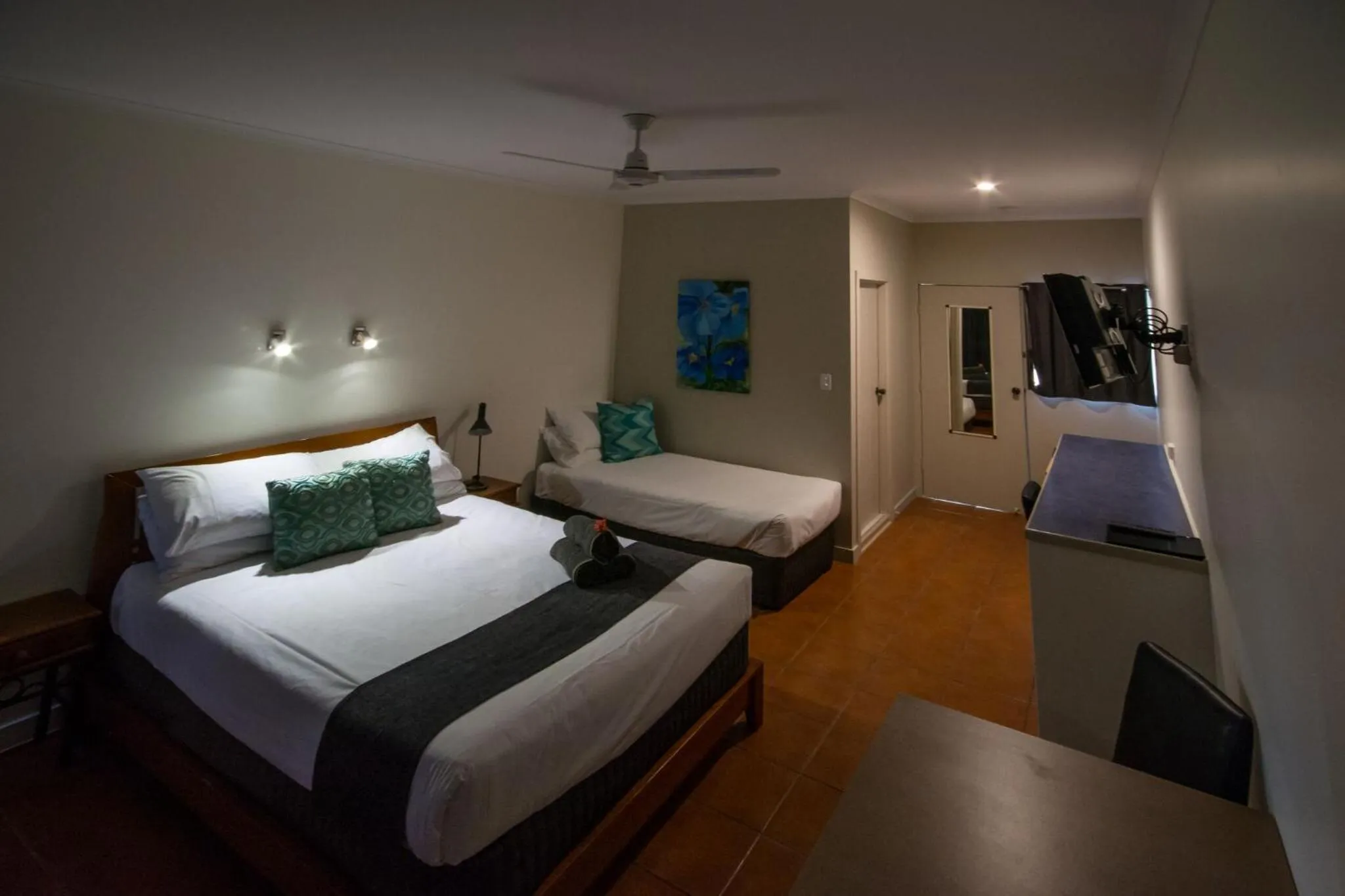 Photo of the whole room, Bed in Birch Motel Bowen Previously Known as Bowen Arrow Motel