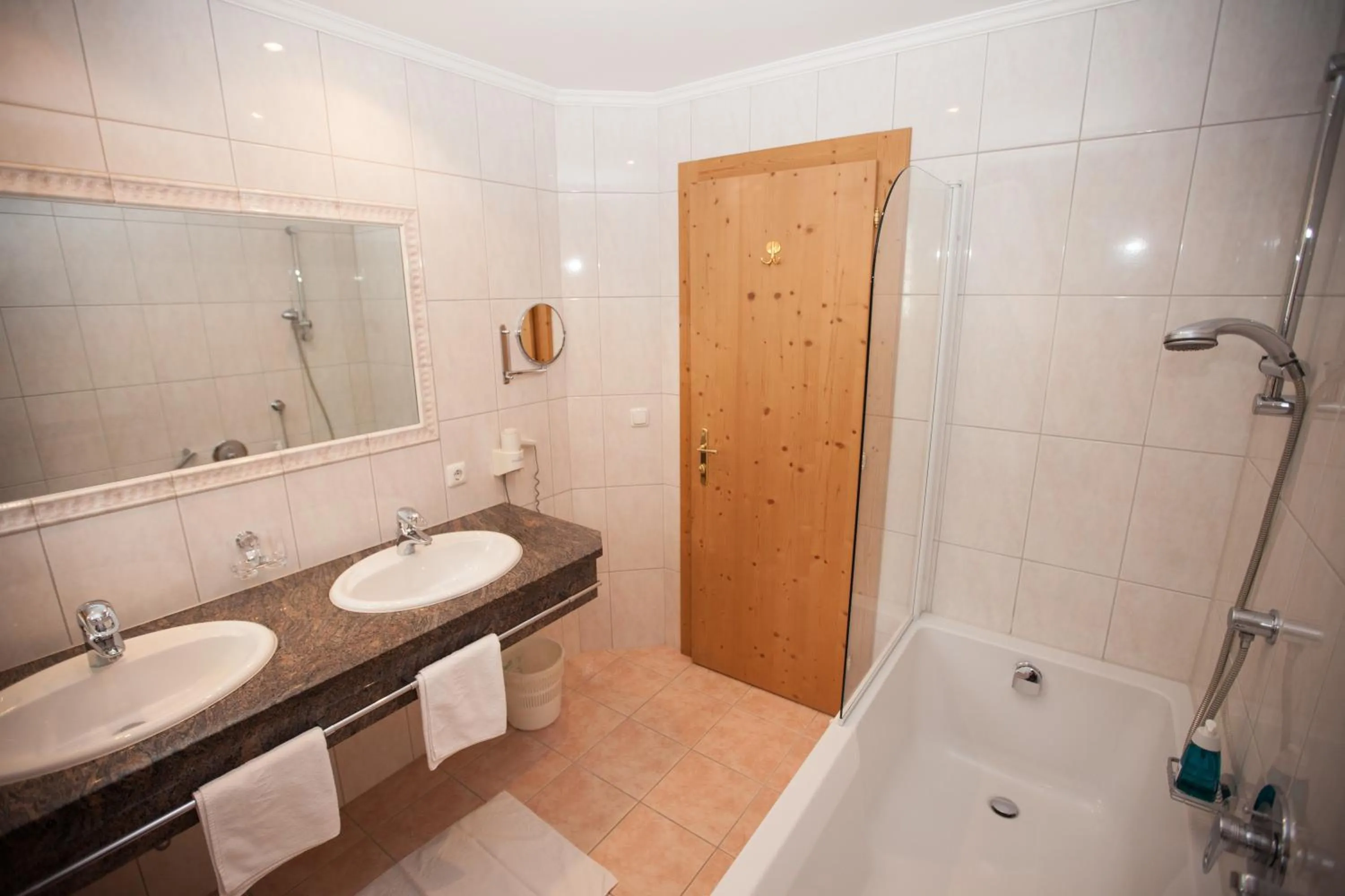 Bathroom in Alpenresidenz Trisanna