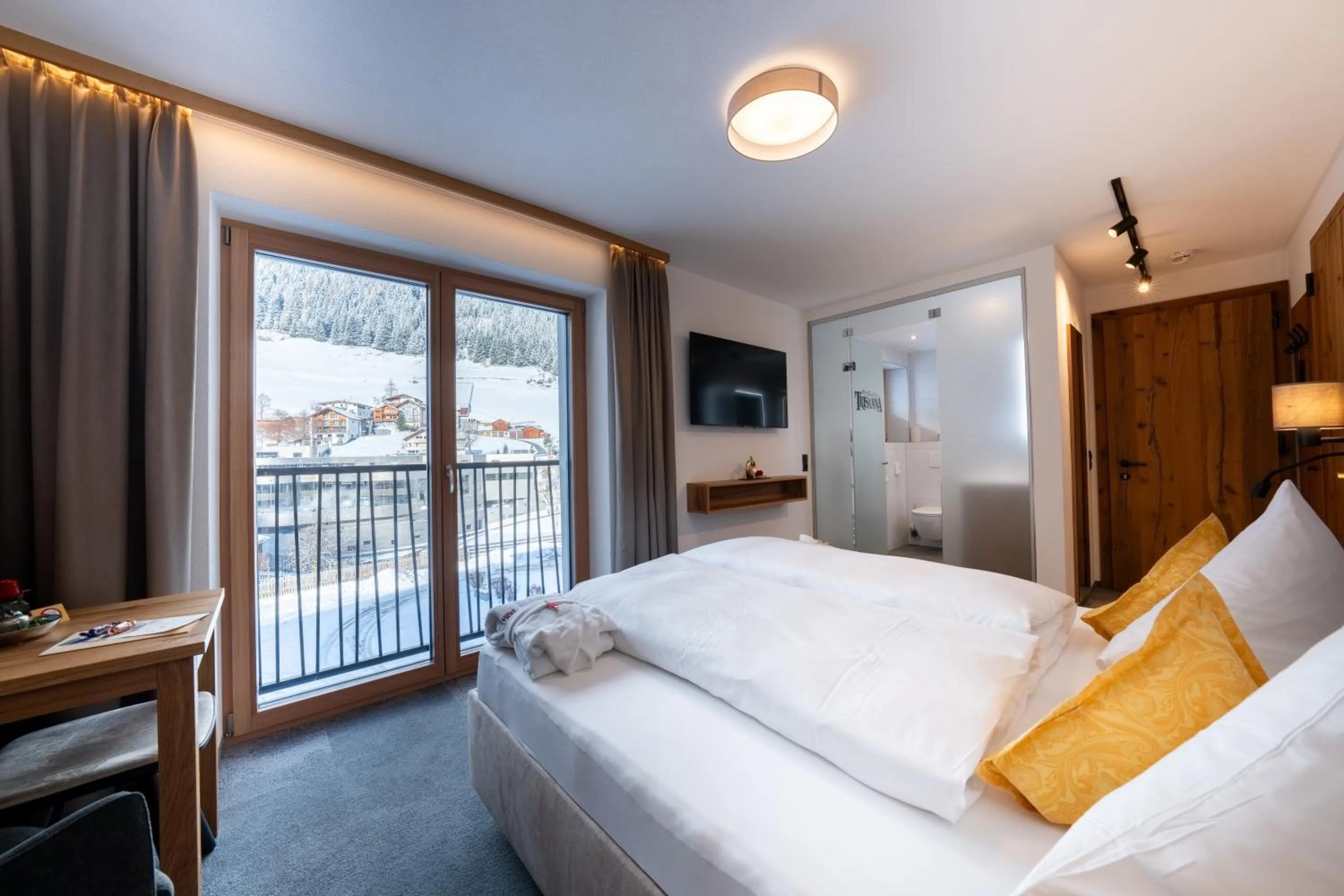 Bed in Alpenresidenz Trisanna