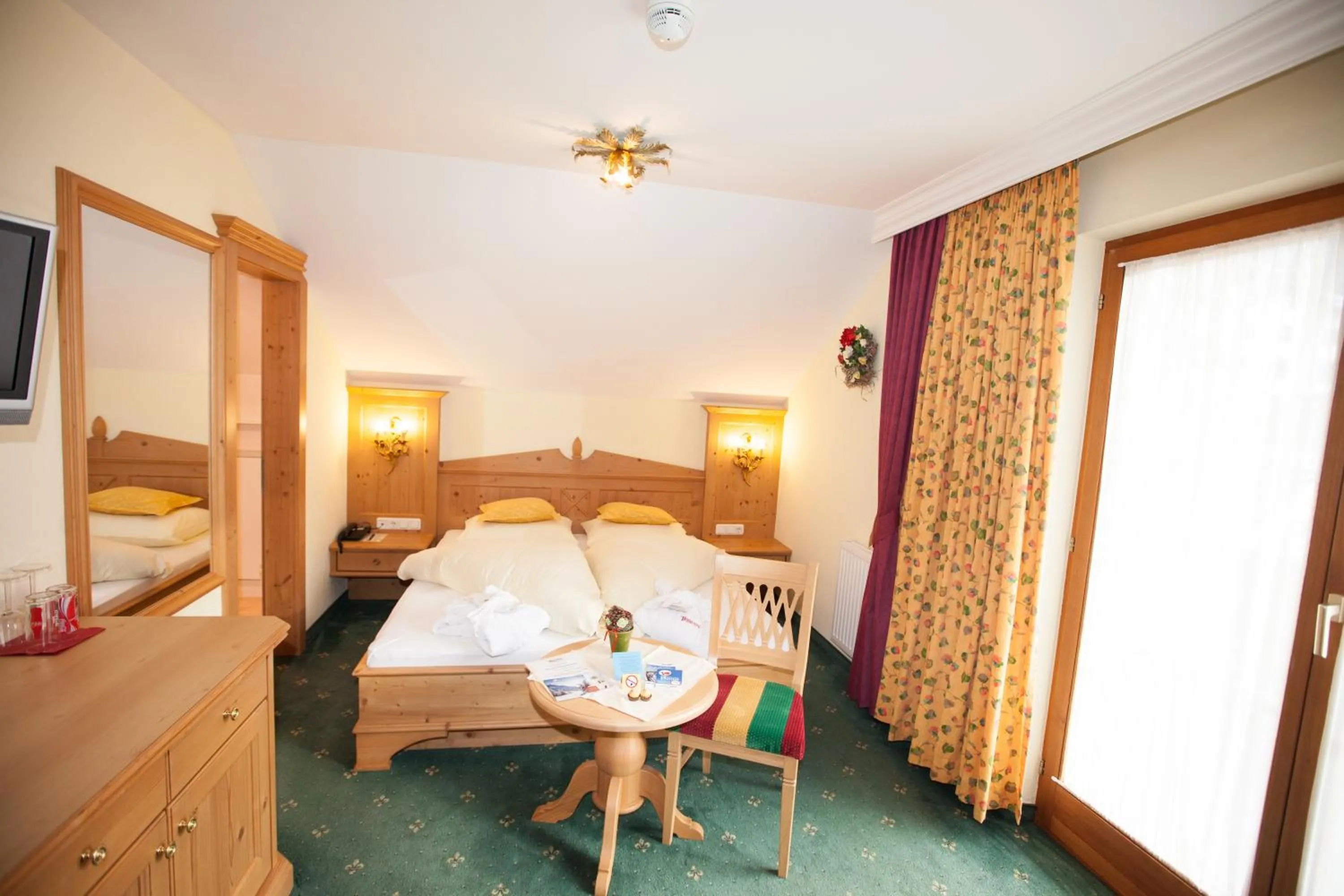 Photo of the whole room, Bed in Alpenresidenz Trisanna