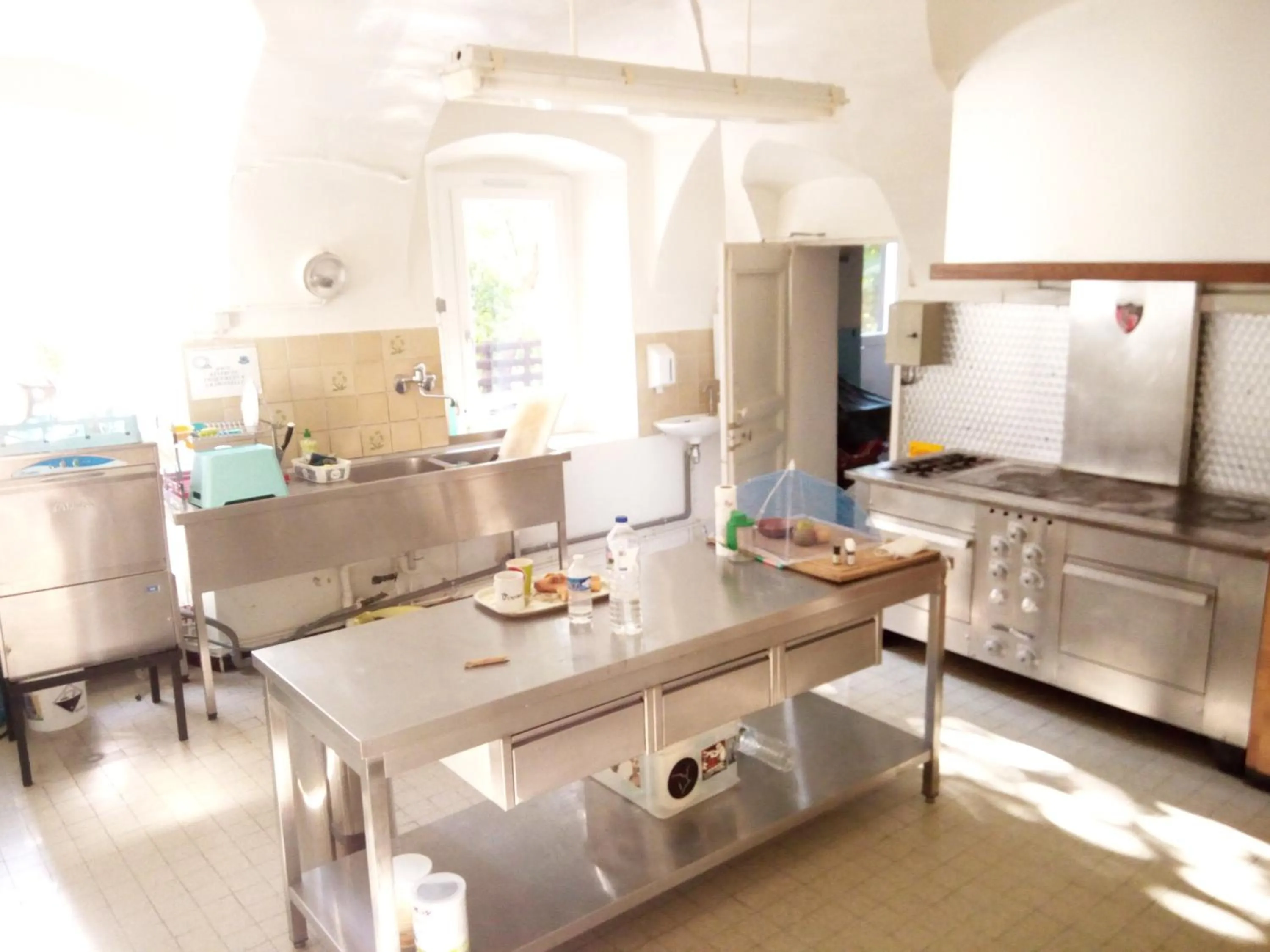 Communal kitchen in Maison familiale des Gueyniers