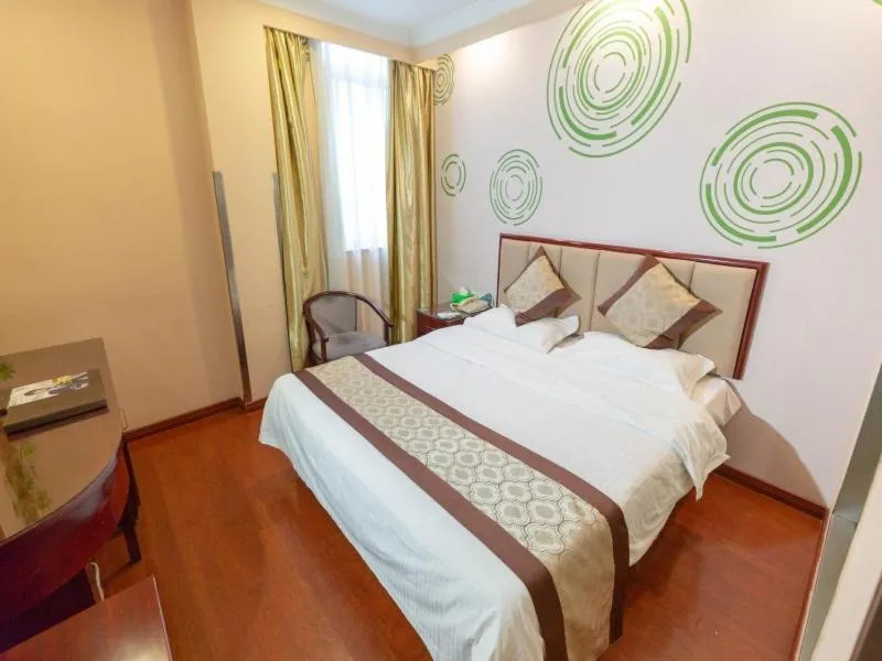 Bed in GreenTree Inn Jiangsu ZhenJiang Jurong New Bus Station Express Hotel