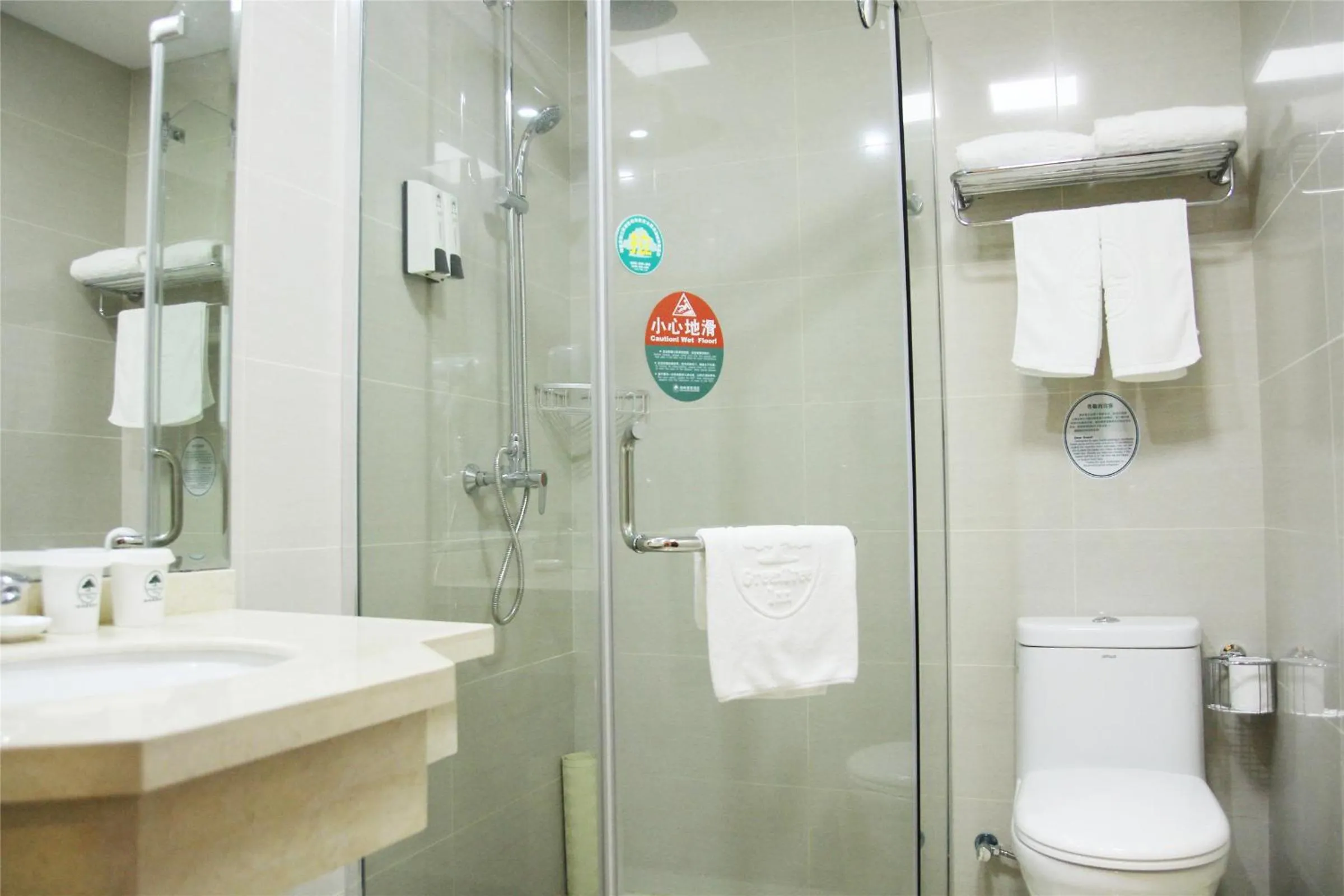 Bathroom in GreenTree Inn Jiangsu ZhenJiang Jurong New Bus Station Express Hotel