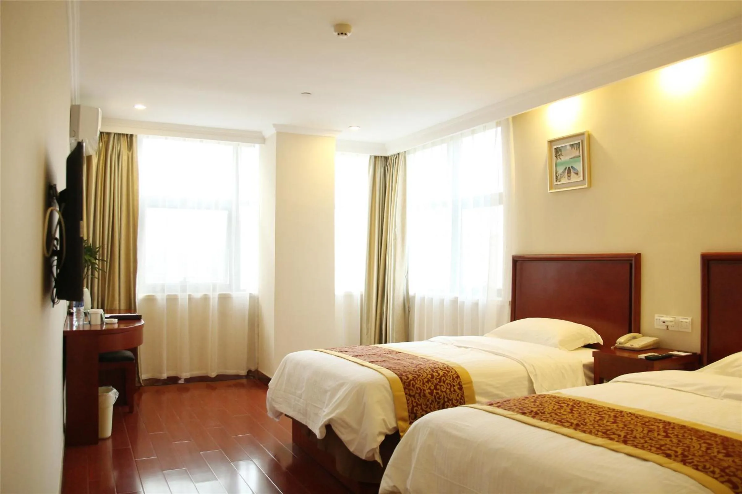 Bedroom, Bed in GreenTree Inn Jiangsu ZhenJiang Jurong New Bus Station Express Hotel