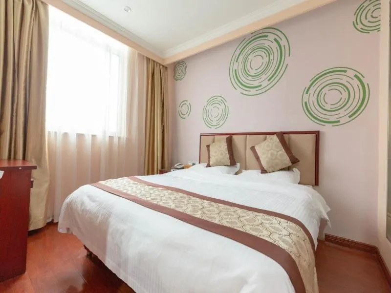 Bed in GreenTree Inn Jiangsu ZhenJiang Jurong New Bus Station Express Hotel