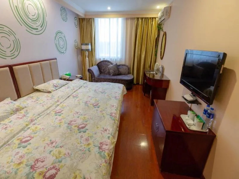 Bed in GreenTree Inn Jiangsu ZhenJiang Jurong New Bus Station Express Hotel
