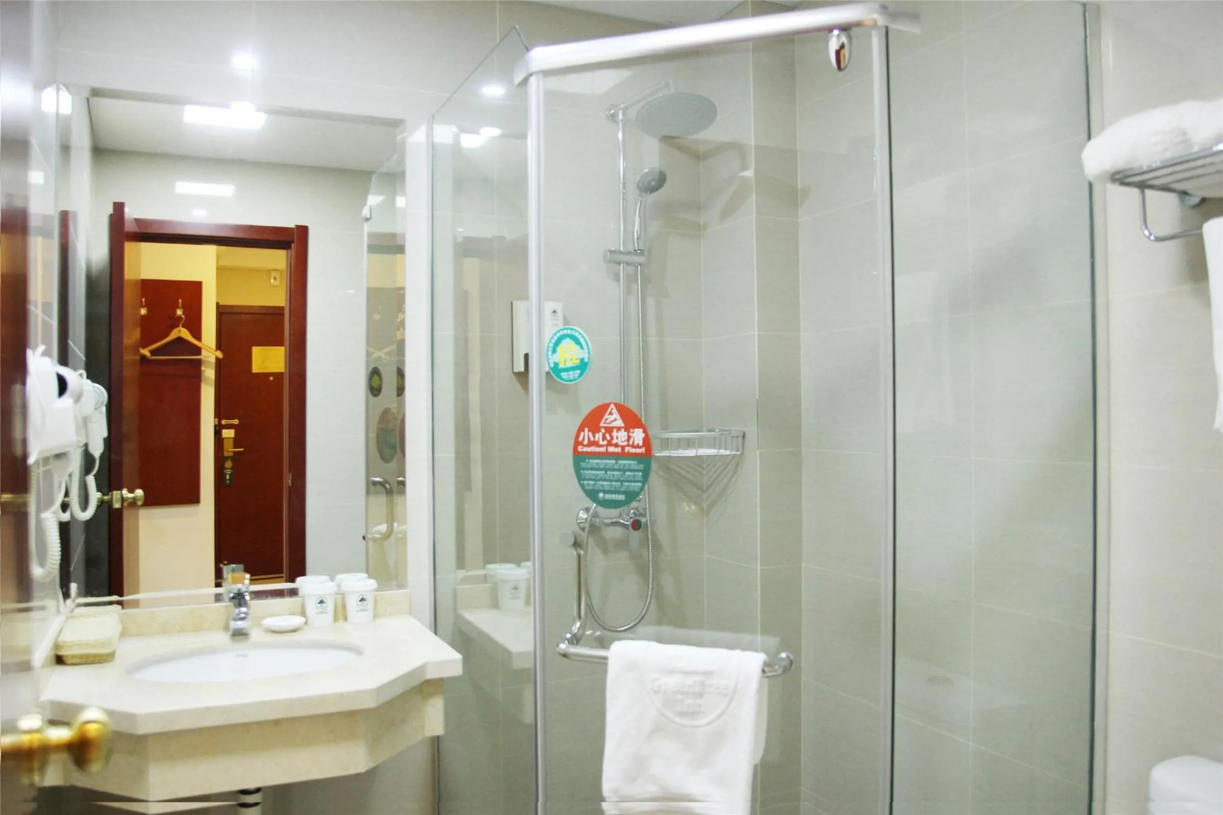 Bathroom in GreenTree Inn Jiangsu ZhenJiang Jurong New Bus Station Express Hotel