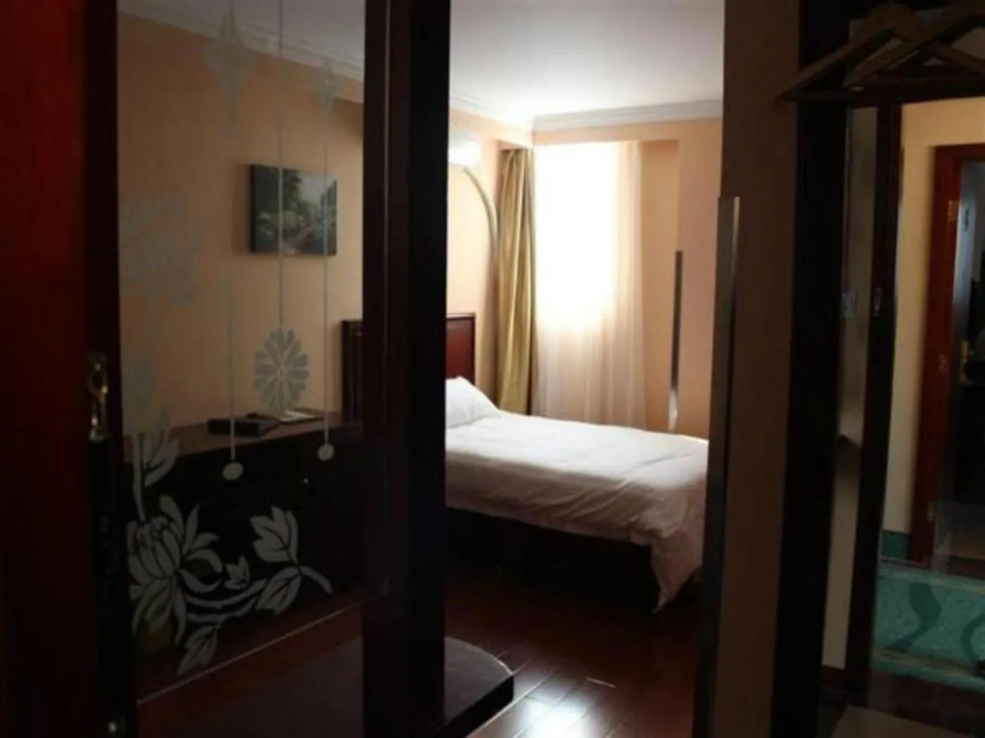 Bed in GreenTree Inn Jiangsu ZhenJiang Jurong New Bus Station Express Hotel