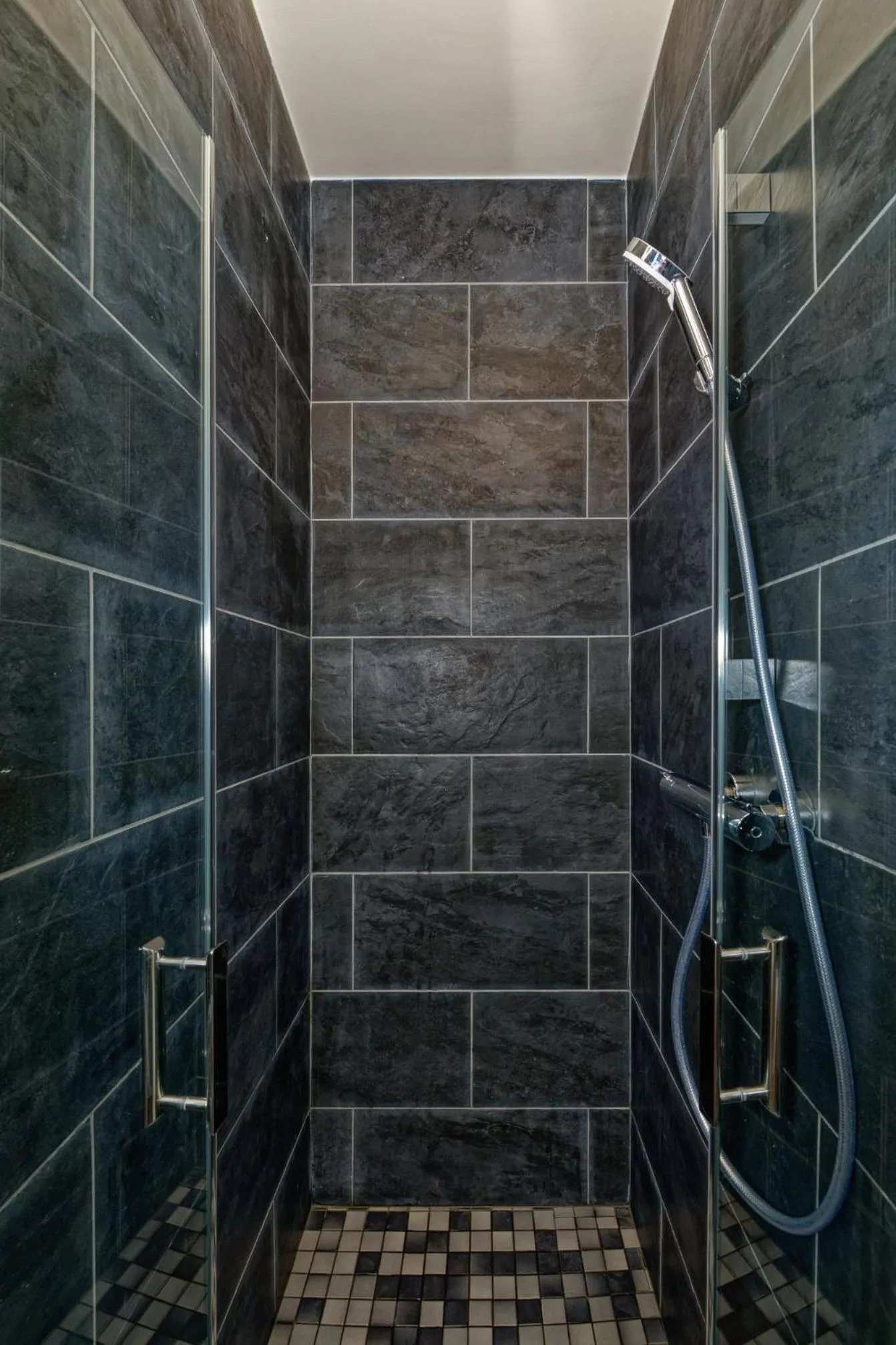 Shower in Le Clos Magedon