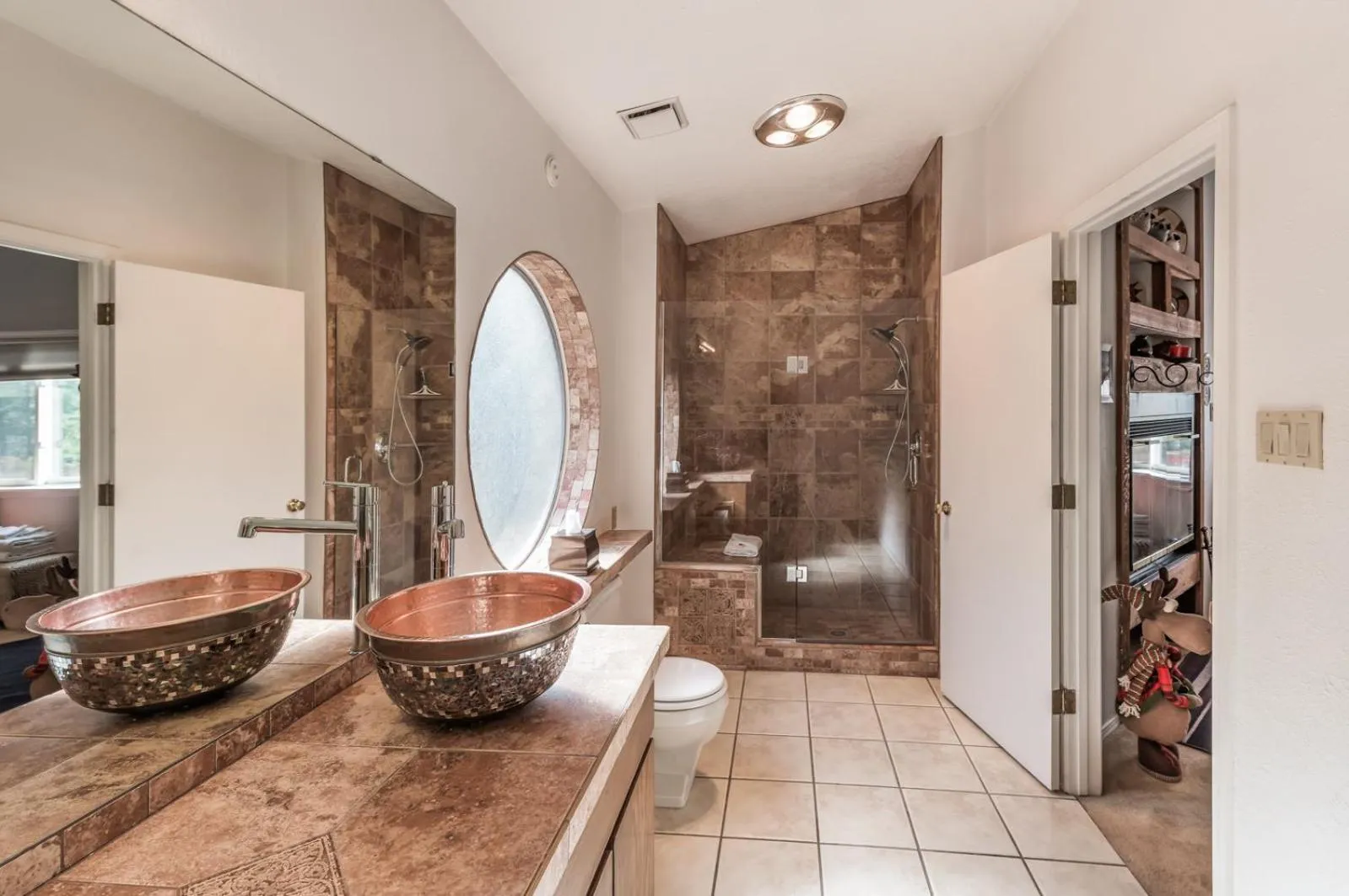 Bathroom in DreamCatcher