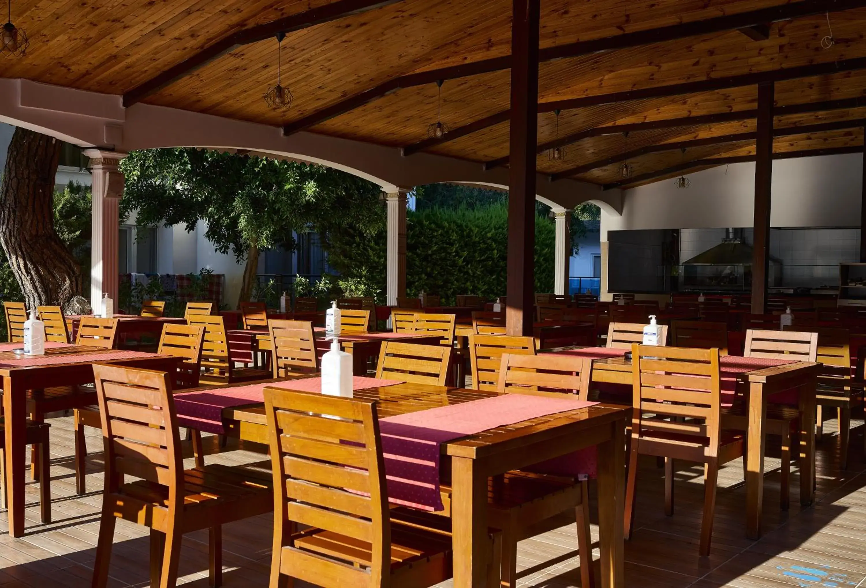 Restaurant/Places to Eat in Maya Golf Hotel