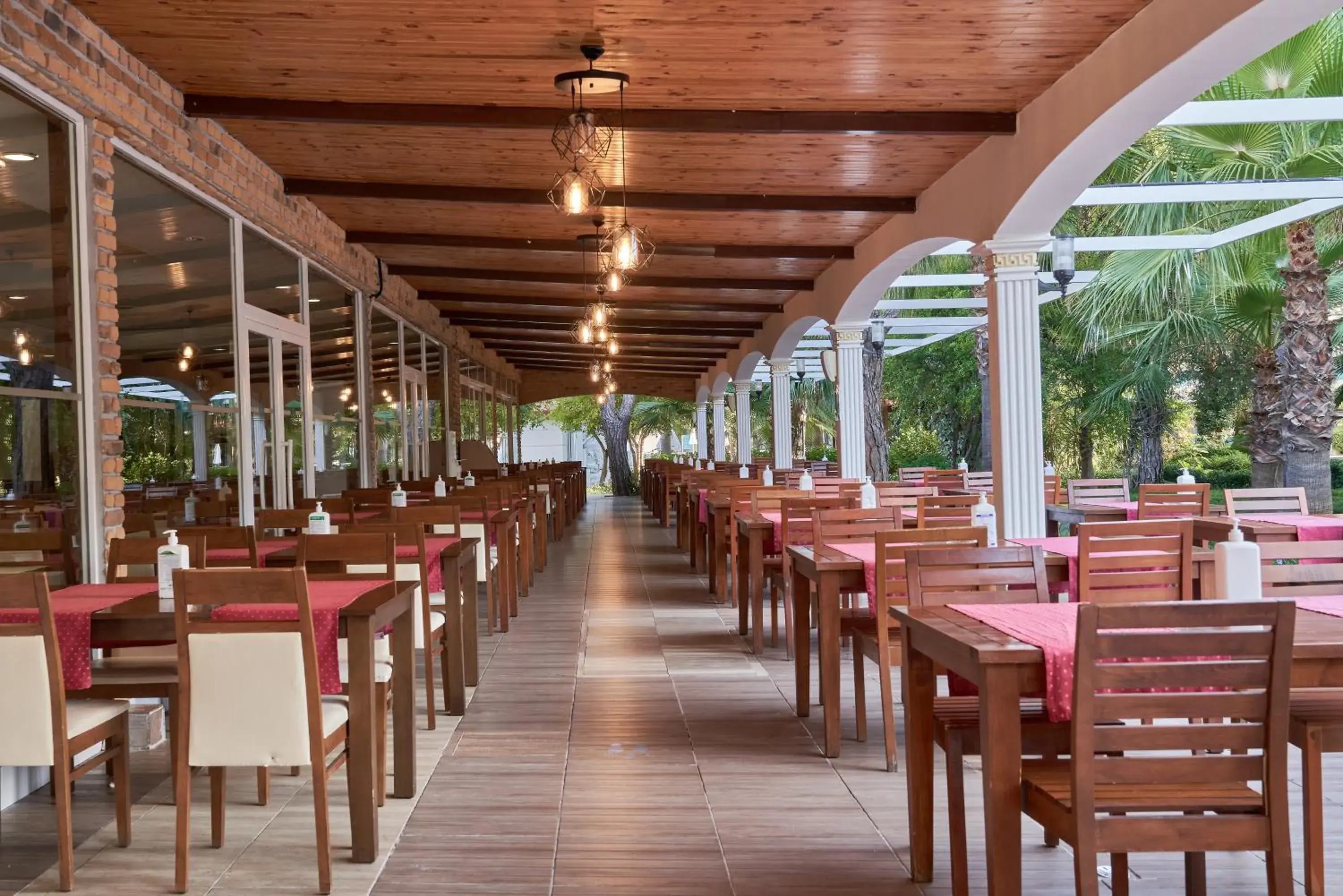 Restaurant/Places to Eat in Maya Golf Hotel