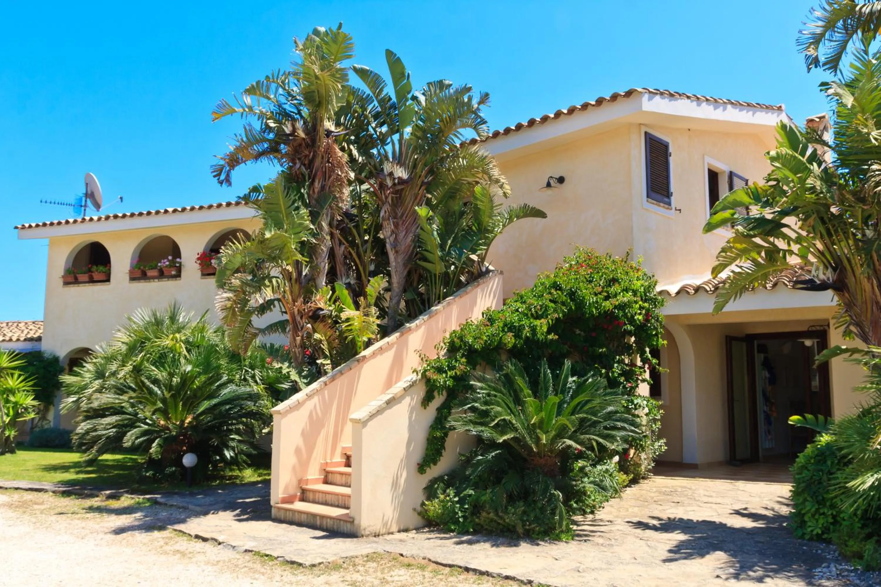 Facade/entrance in Porto Giunco Residence