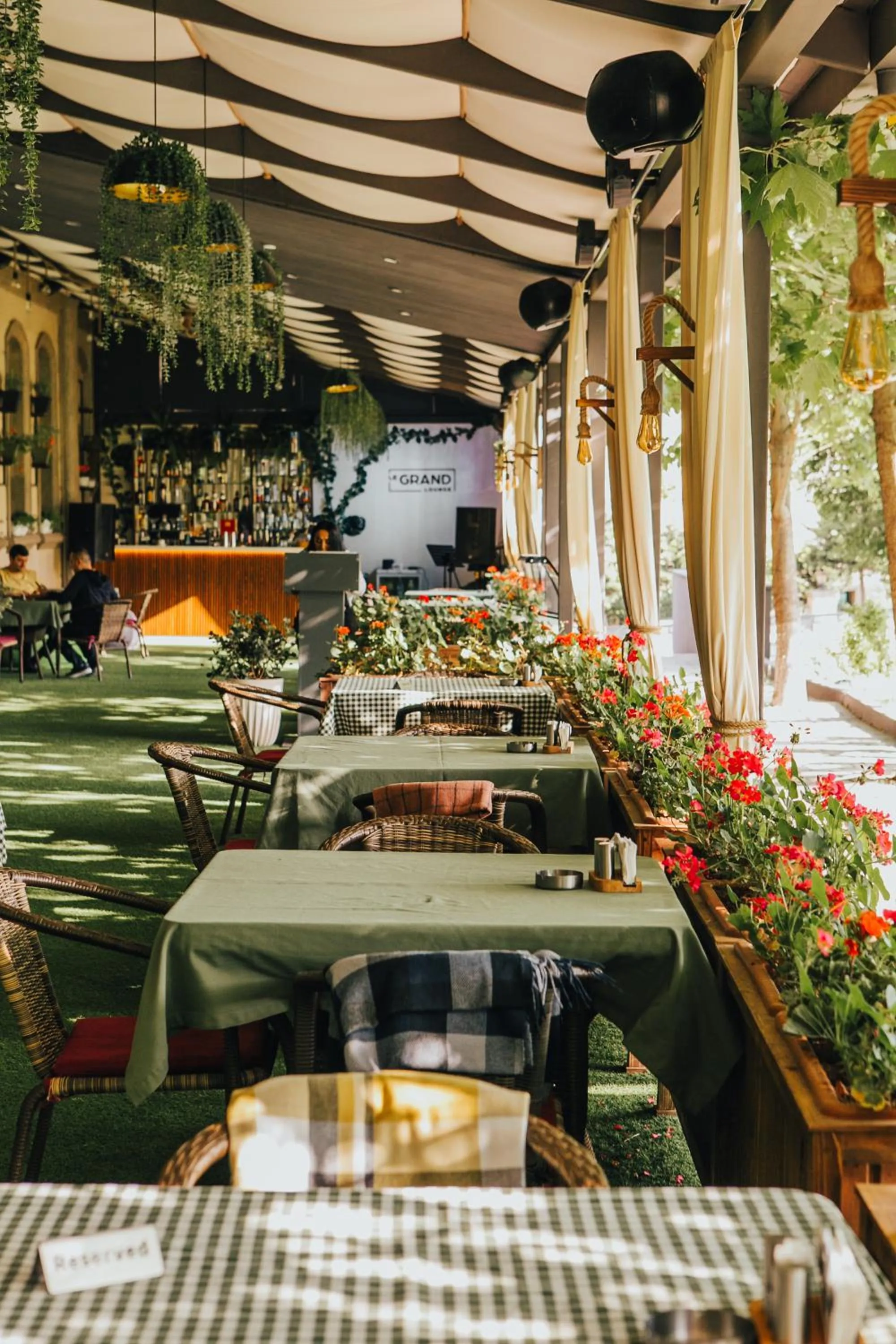 Restaurant/places to eat in Grand Hotel Baku Central Park