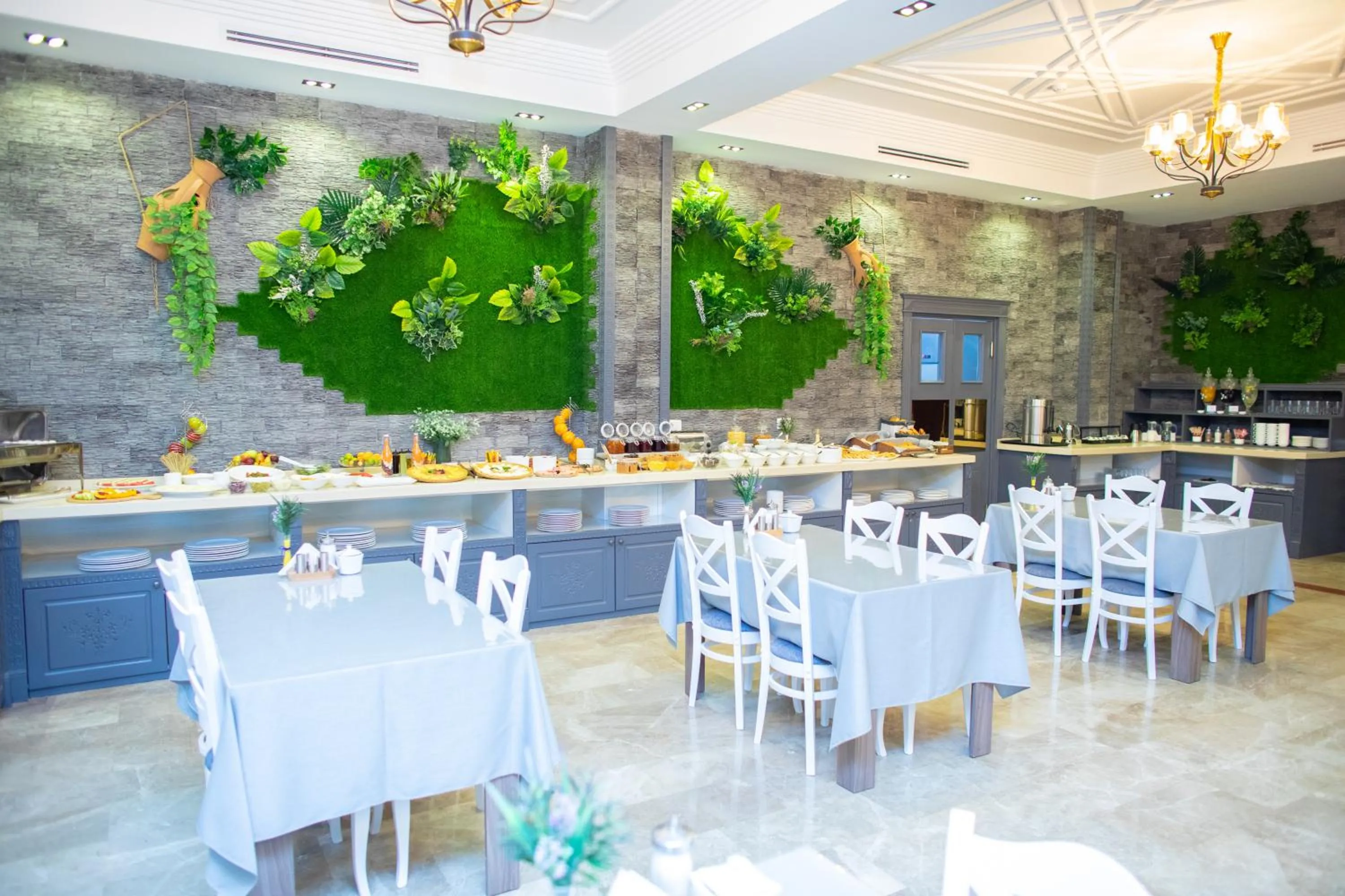 Restaurant/places to eat in Grand Hotel Baku Central Park